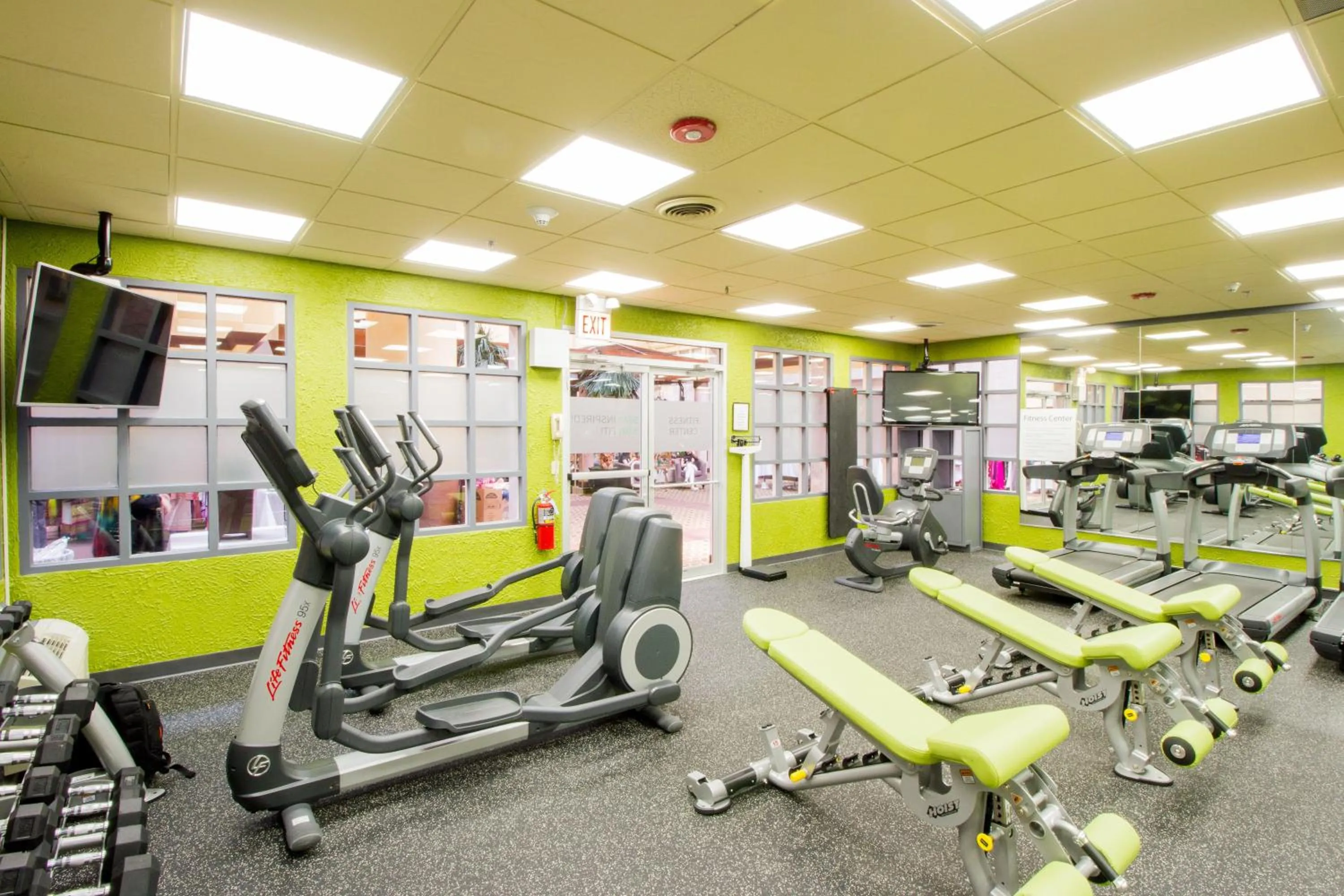 Fitness centre/facilities in Holiday Inn Chicago North Shore by IHG