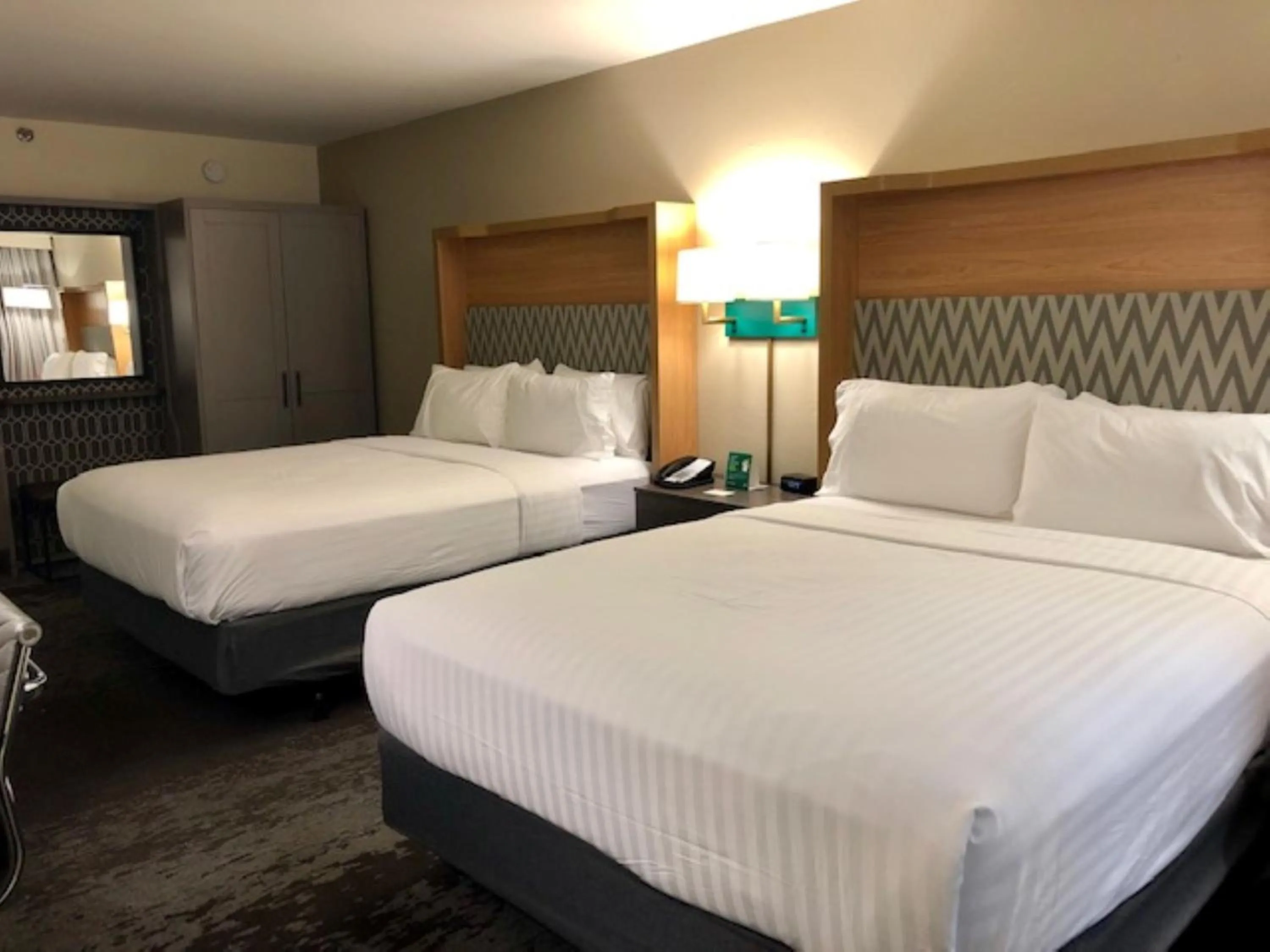 Photo of the whole room, Bed in Holiday Inn Chicago North Shore by IHG