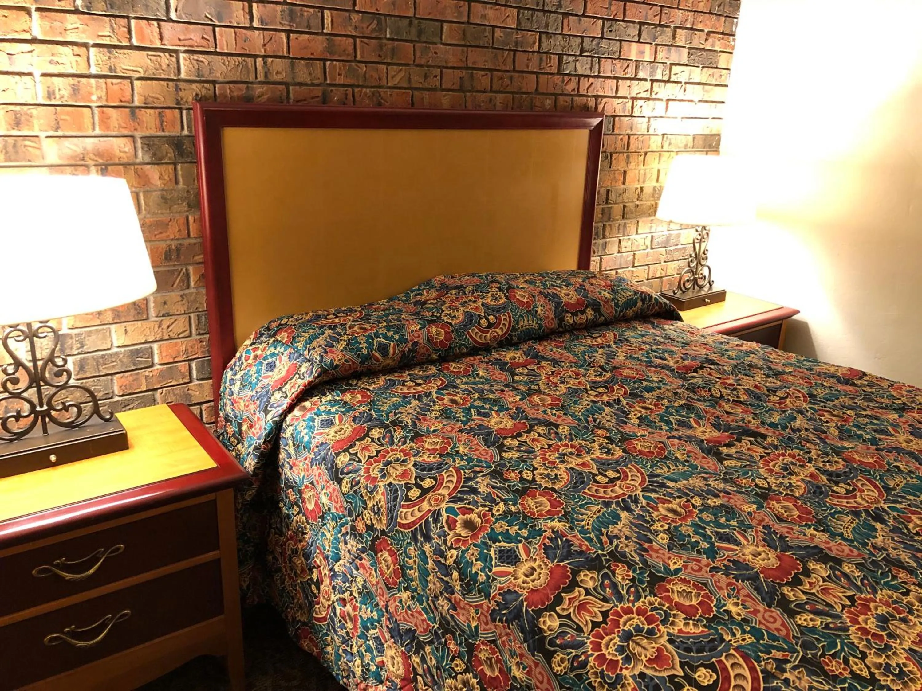 Bed in Dunes Inn Alamosa