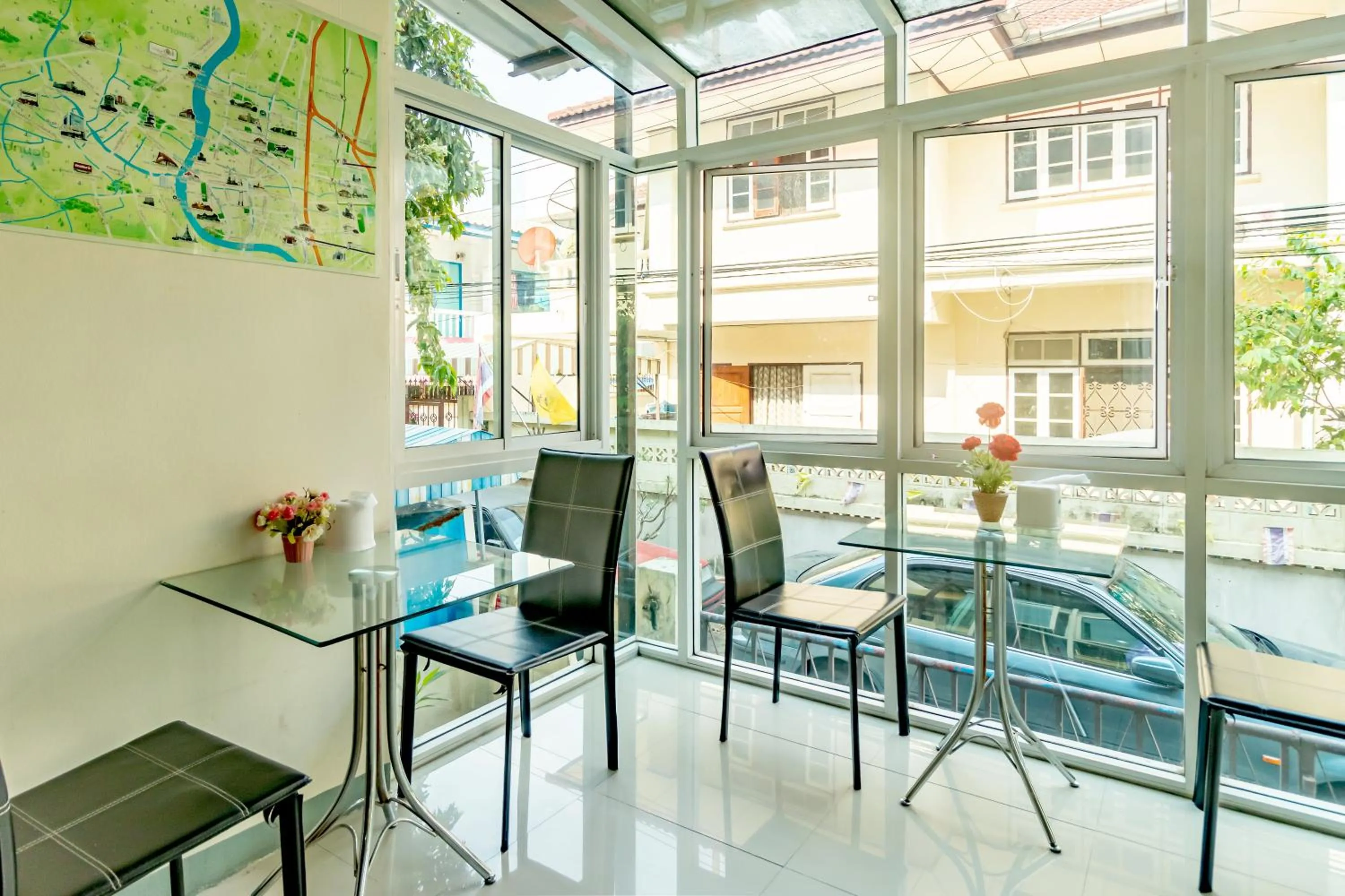 Restaurant/places to eat in Riski Residence Bangkok-noi - Wasit Apartment