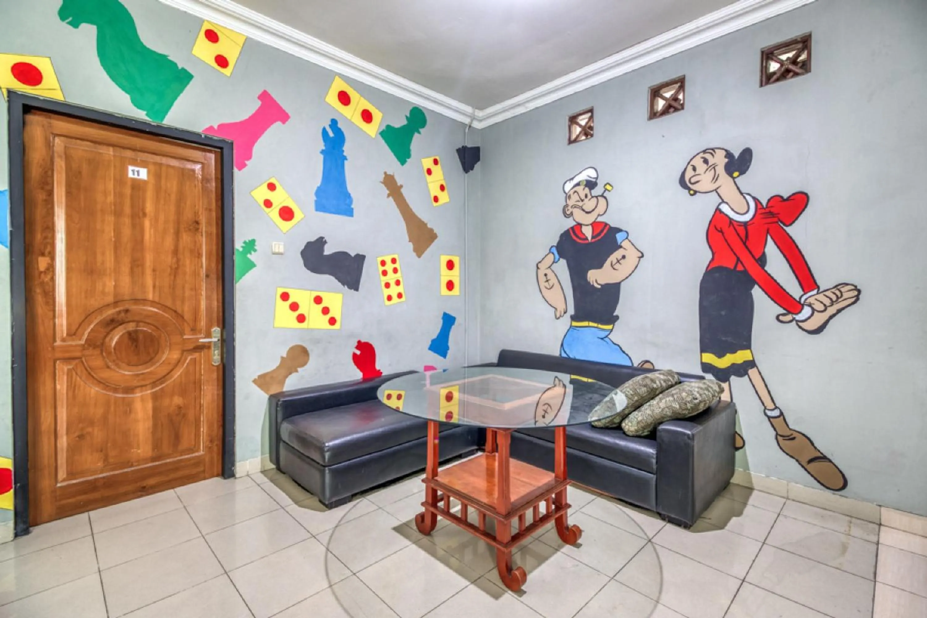 Living room in RedDoorz Hostel near Stadion Mandala Krida Yogya