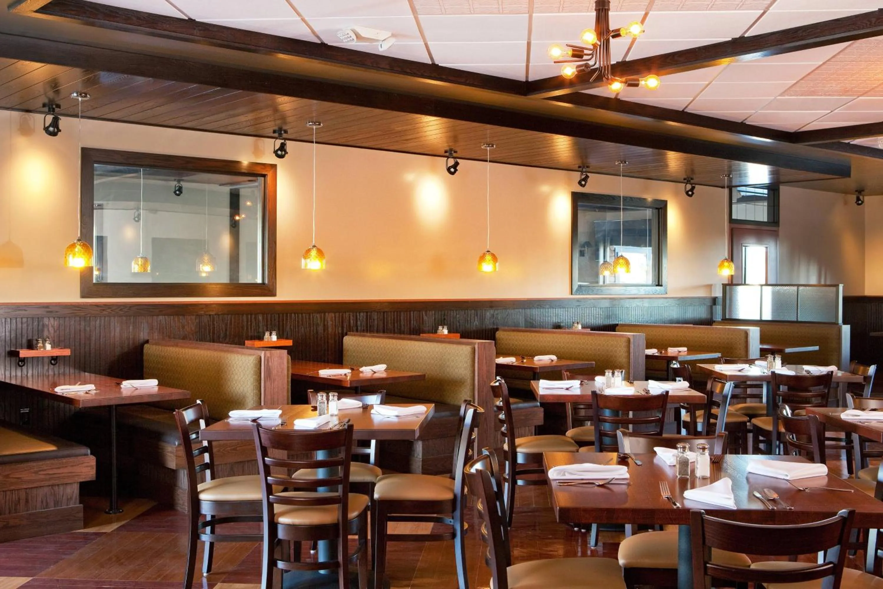 Restaurant/places to eat in Four Points By Sheraton - Saginaw