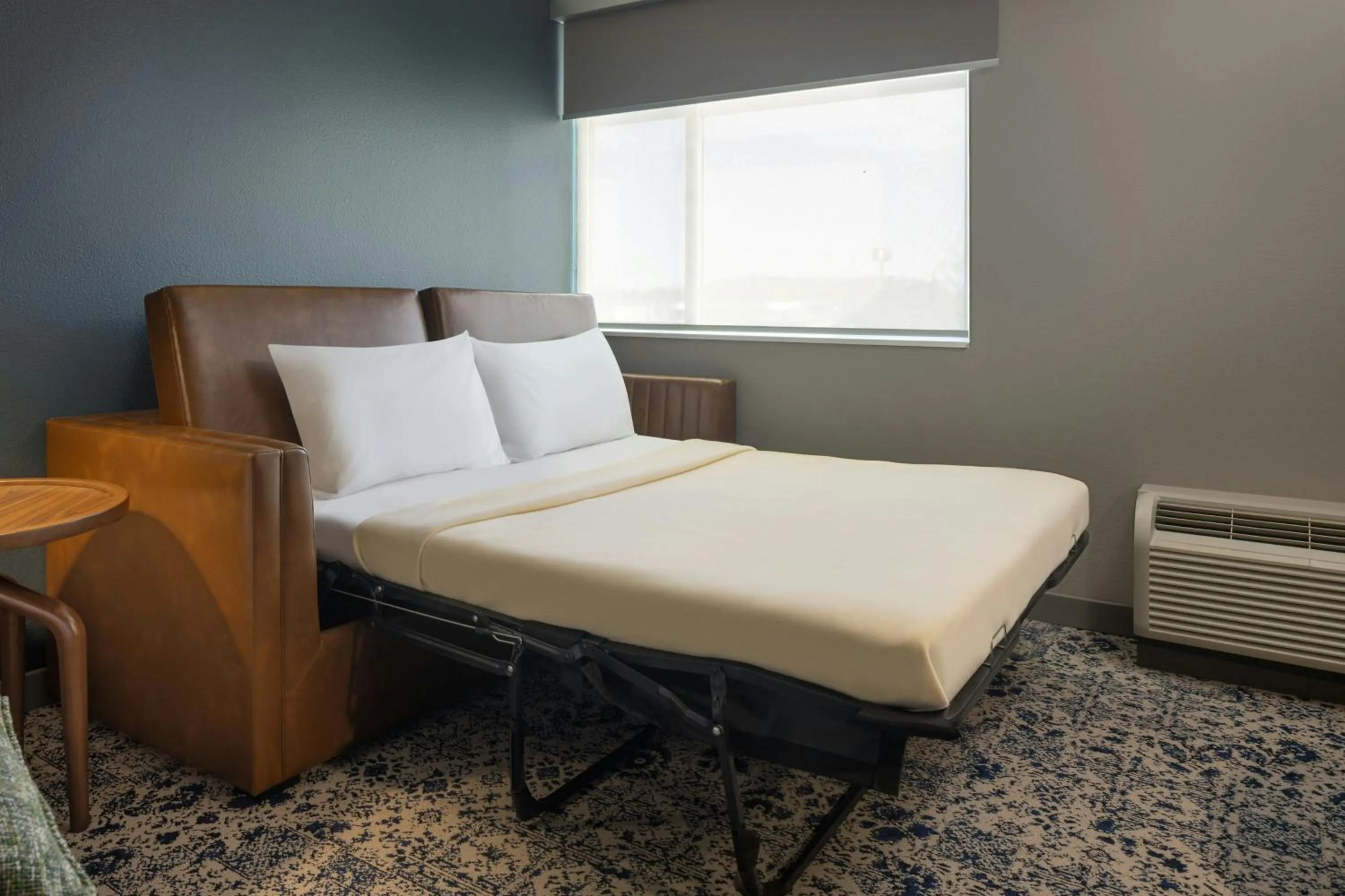 Photo of the whole room, Bed in Four Points By Sheraton - Saginaw