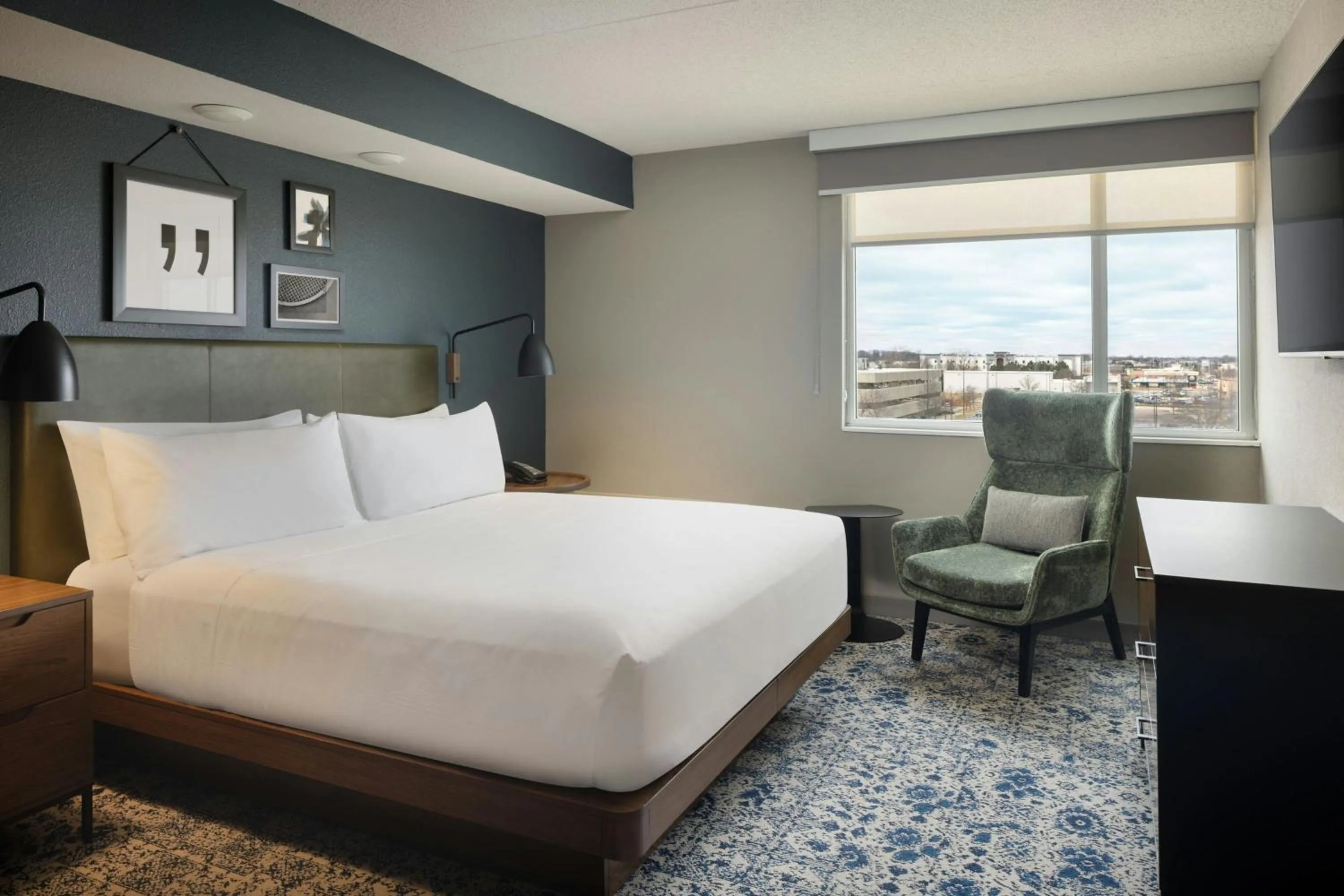 Bedroom, Bed in Four Points By Sheraton - Saginaw