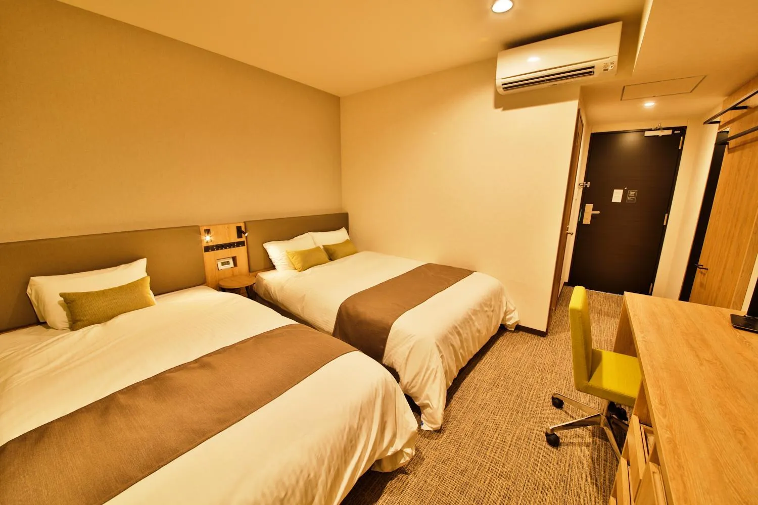 Photo of the whole room, Bed in Rembrandt Style Gotemba Komakado