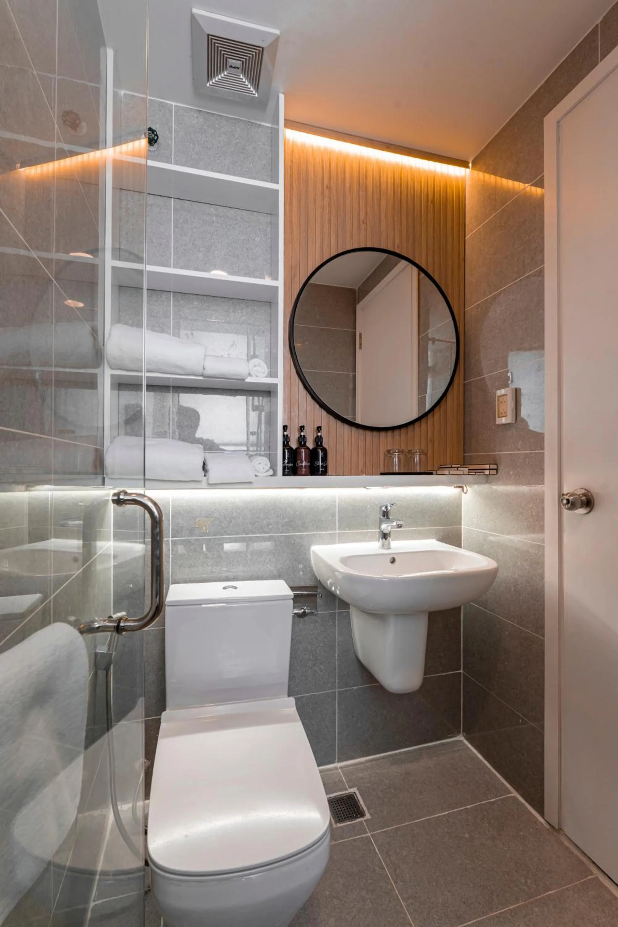 Bathroom in La Vela Saigon Hotel