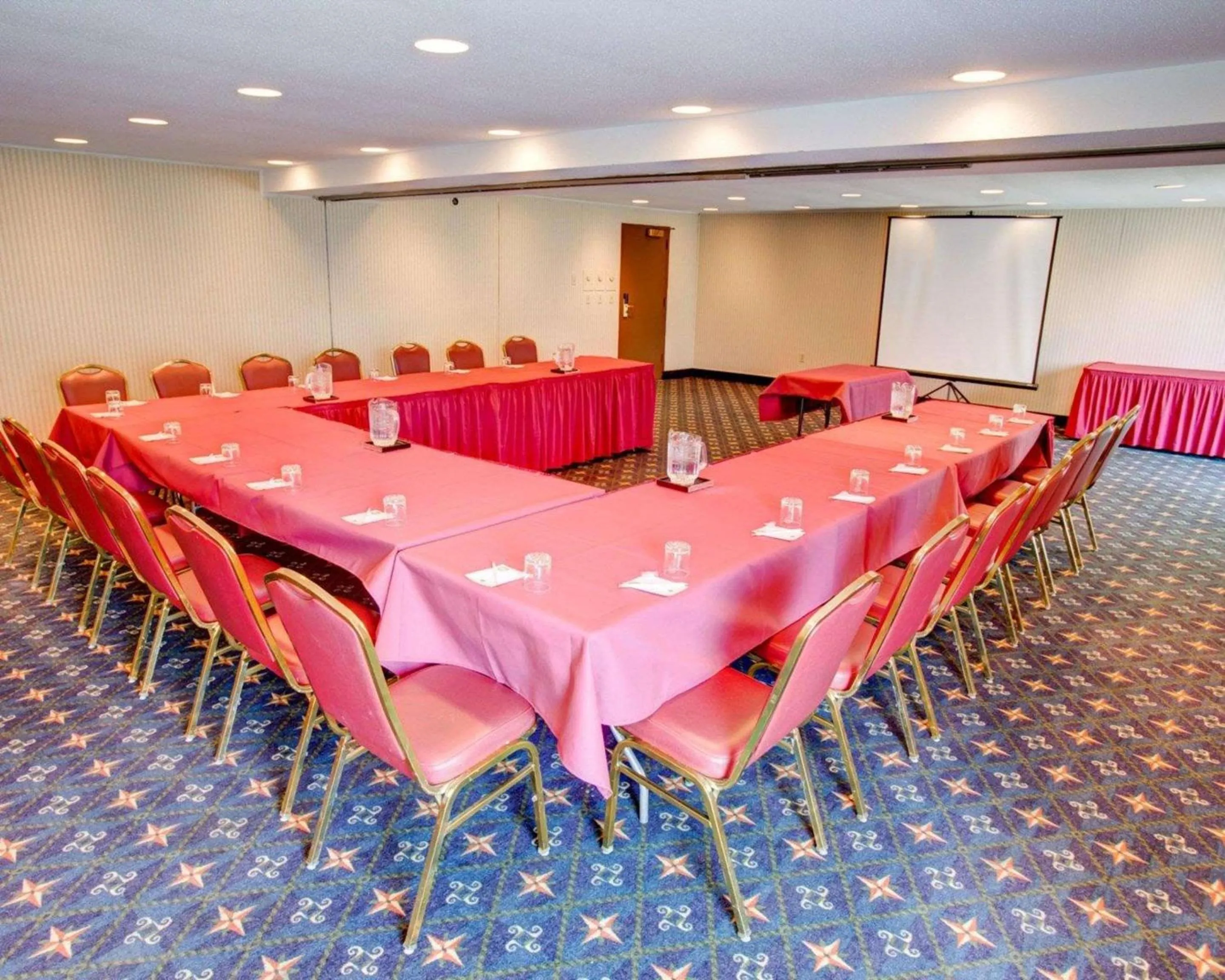 Meeting/conference room in Comfort Inn Conference Center Pittsburgh Penn Hills