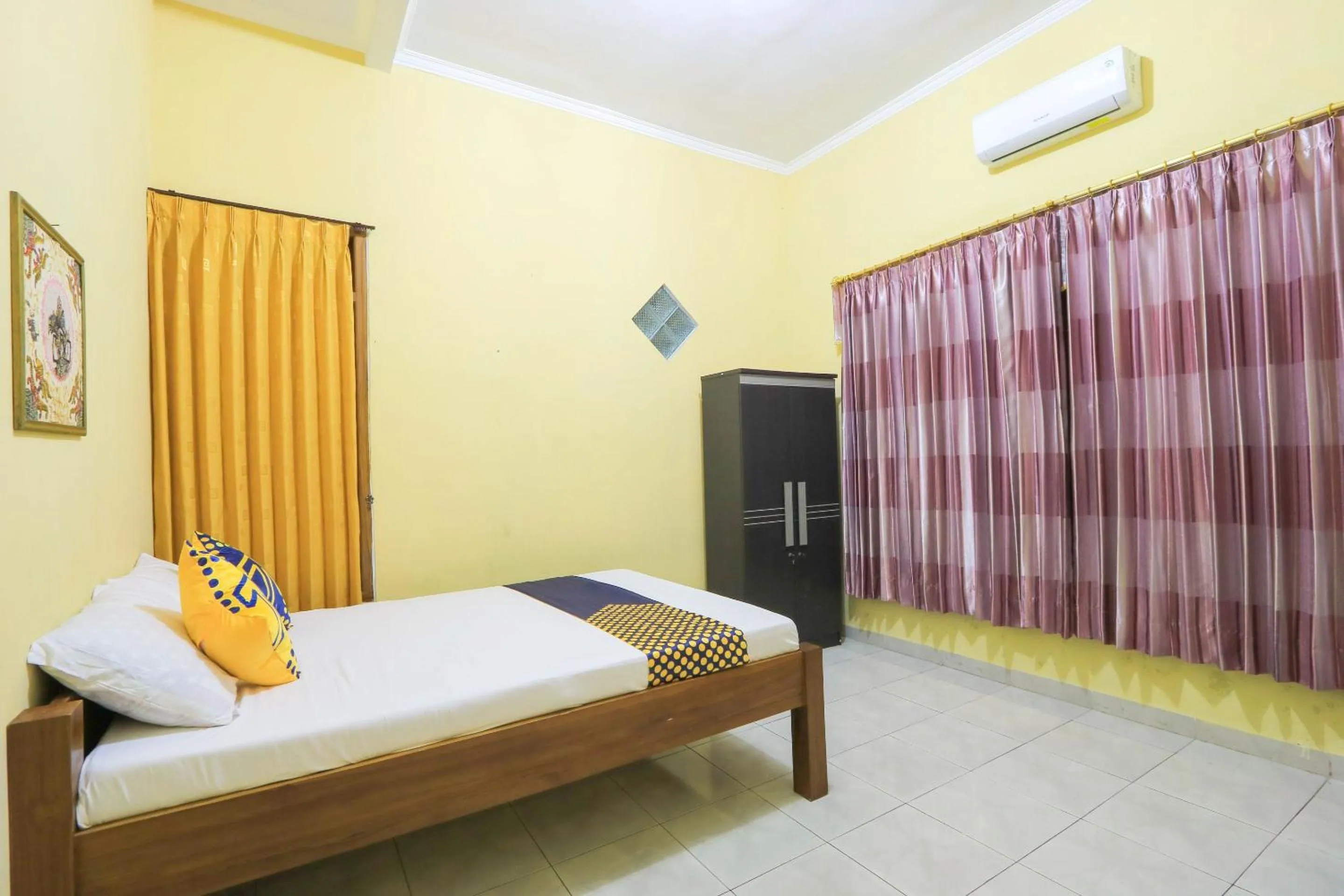 Bedroom, Bed in Hotel O Wallet Family Residence Syariah