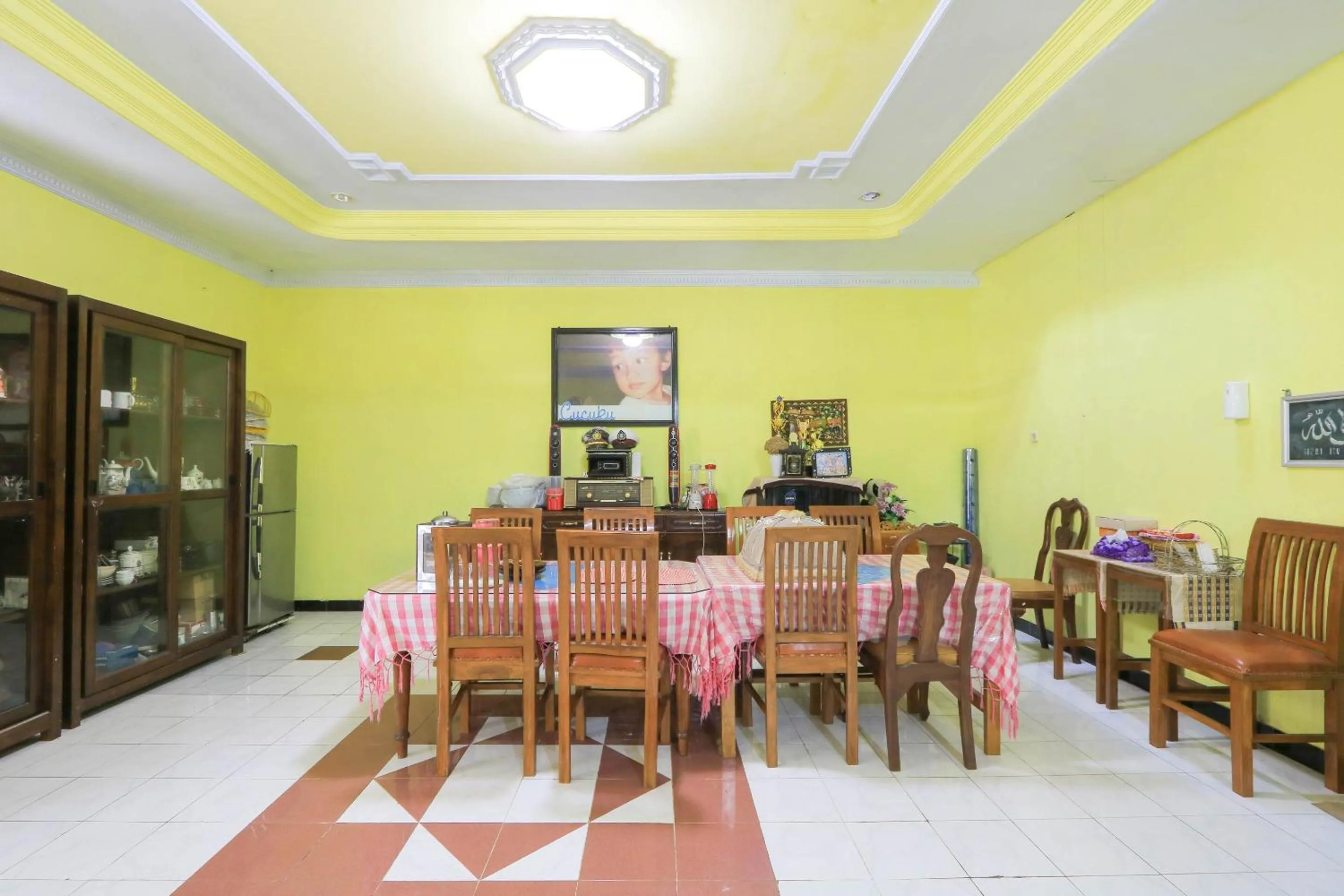 Dining area in Hotel O Wallet Family Residence Syariah