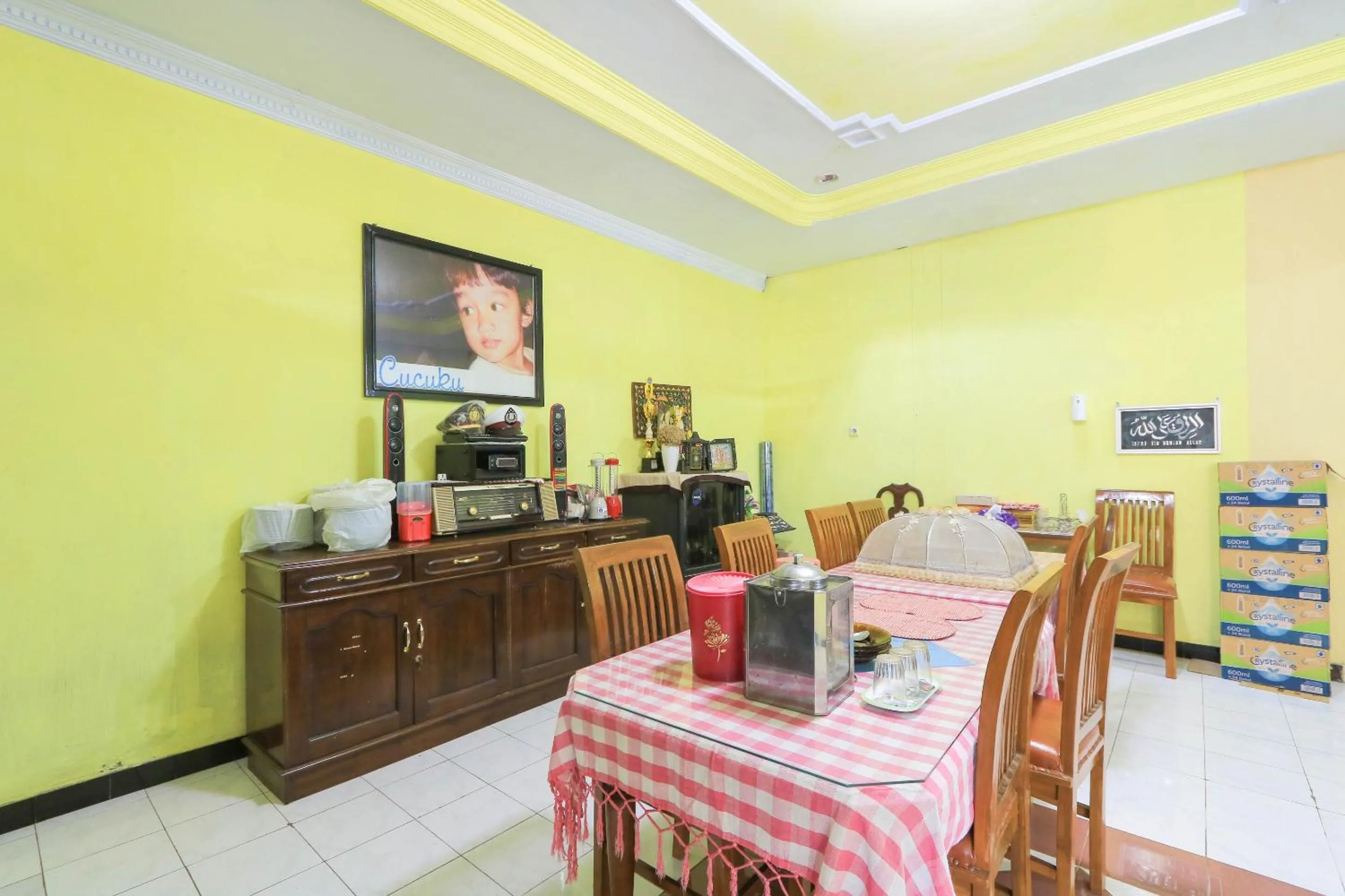 Dining area in Hotel O Wallet Family Residence Syariah