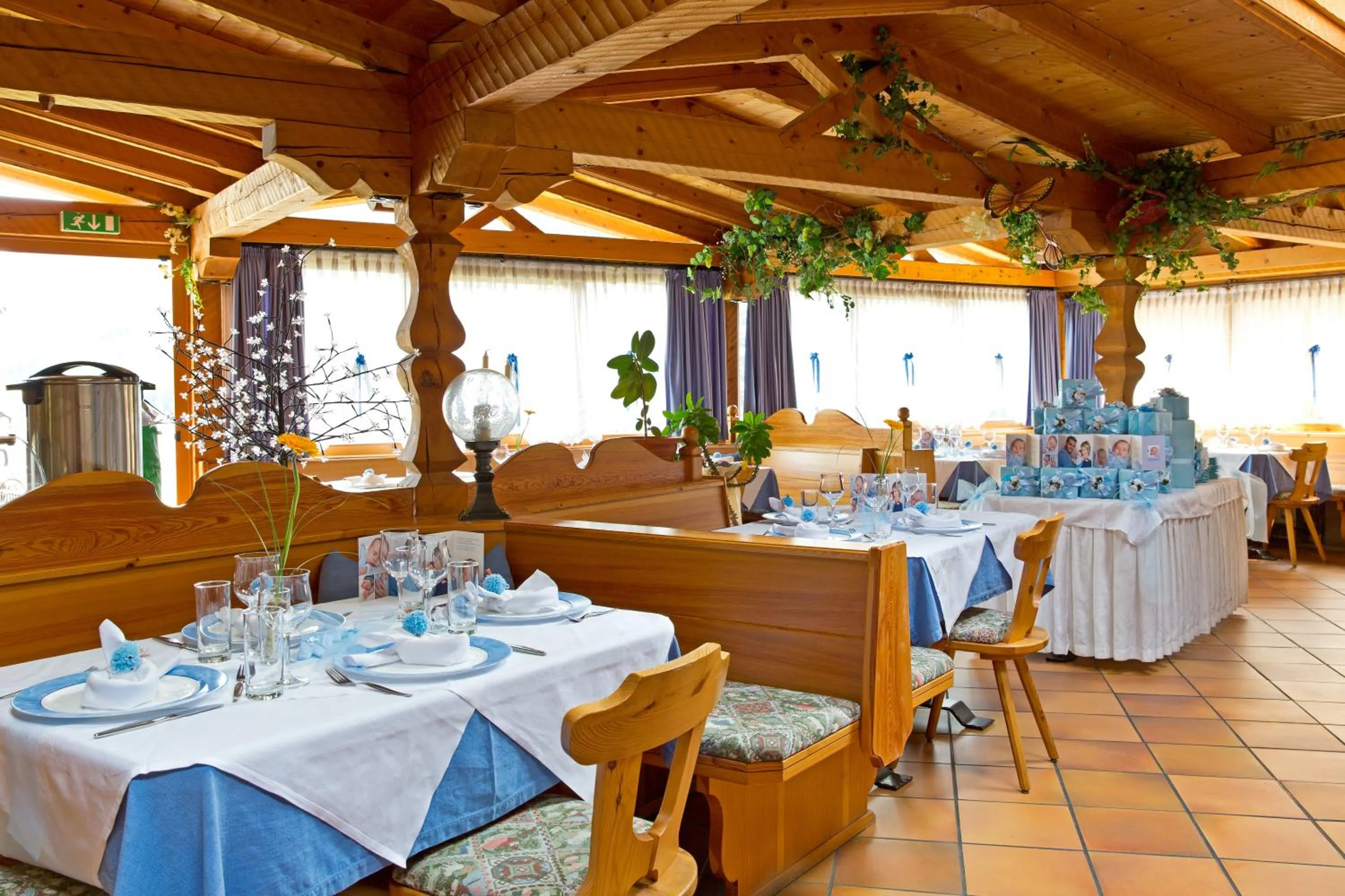 Restaurant/places to eat in Hotel Chalet Olympia
