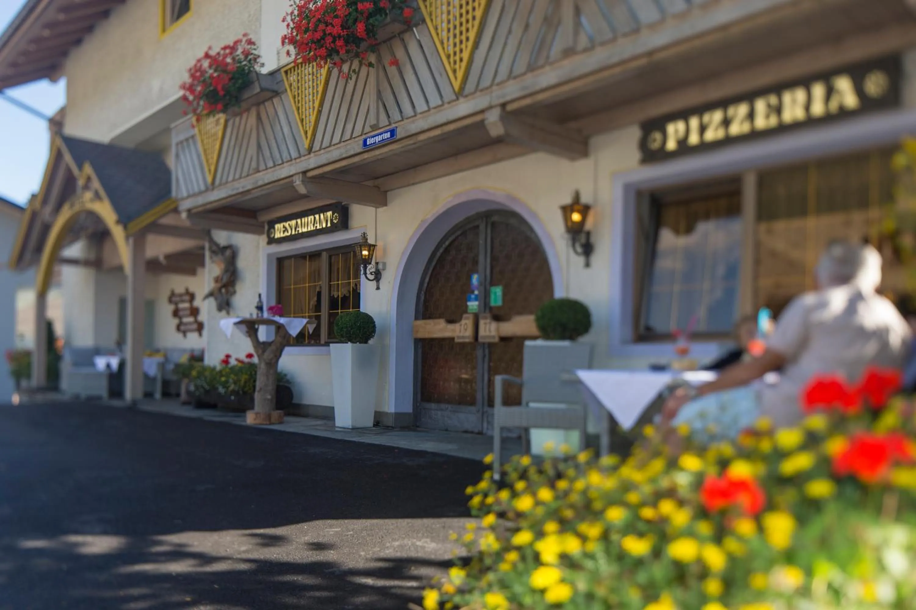 Facade/entrance in Hotel Chalet Olympia