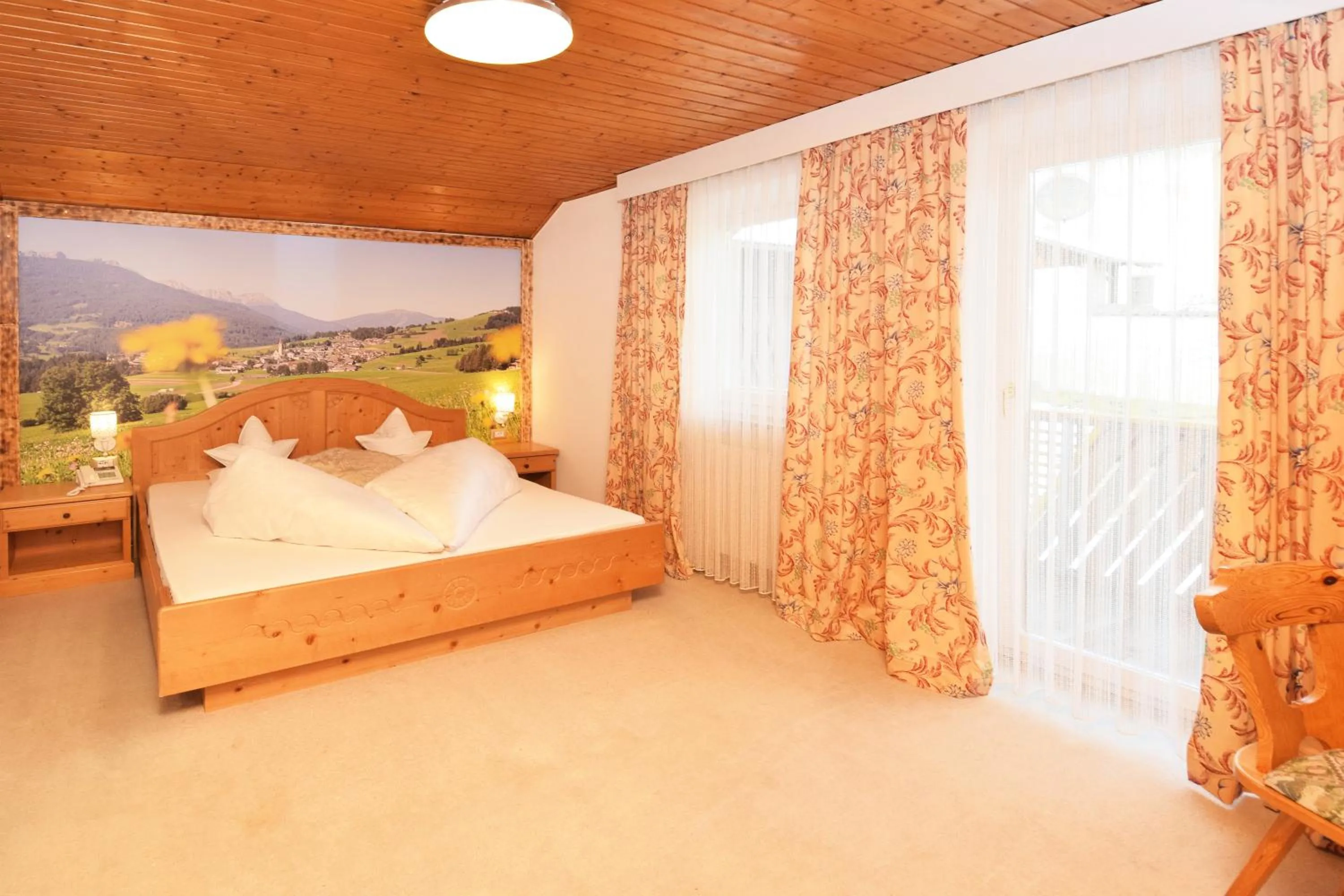 Bedroom, Bed in Hotel Chalet Olympia