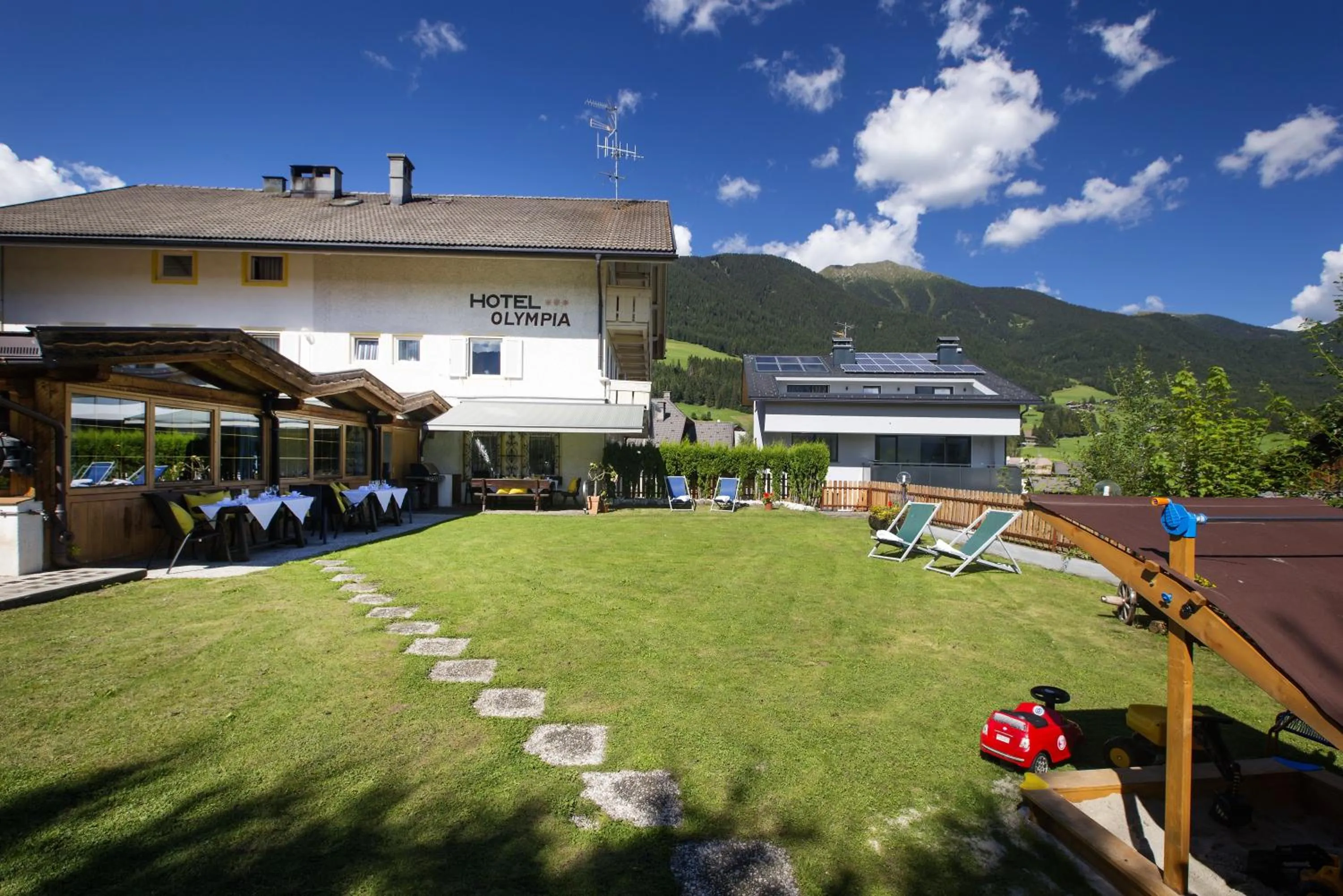 Garden view in Hotel Chalet Olympia