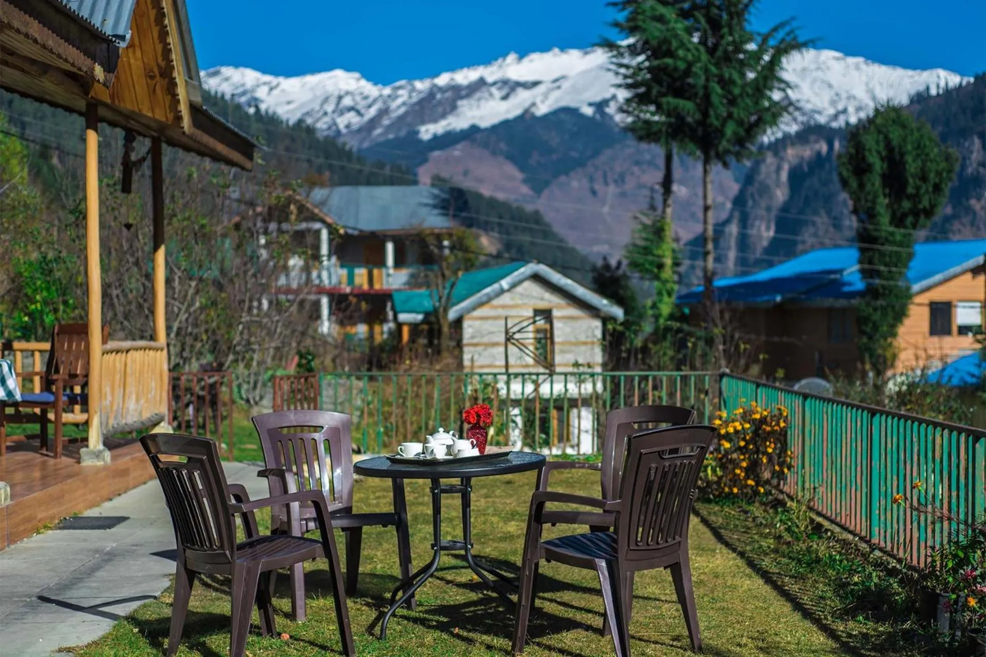 Garden in StayVista at Jodhpur House - 3 BR Pet friendly Villa amidst Apple, Pear and Cherry Orchards in Manali