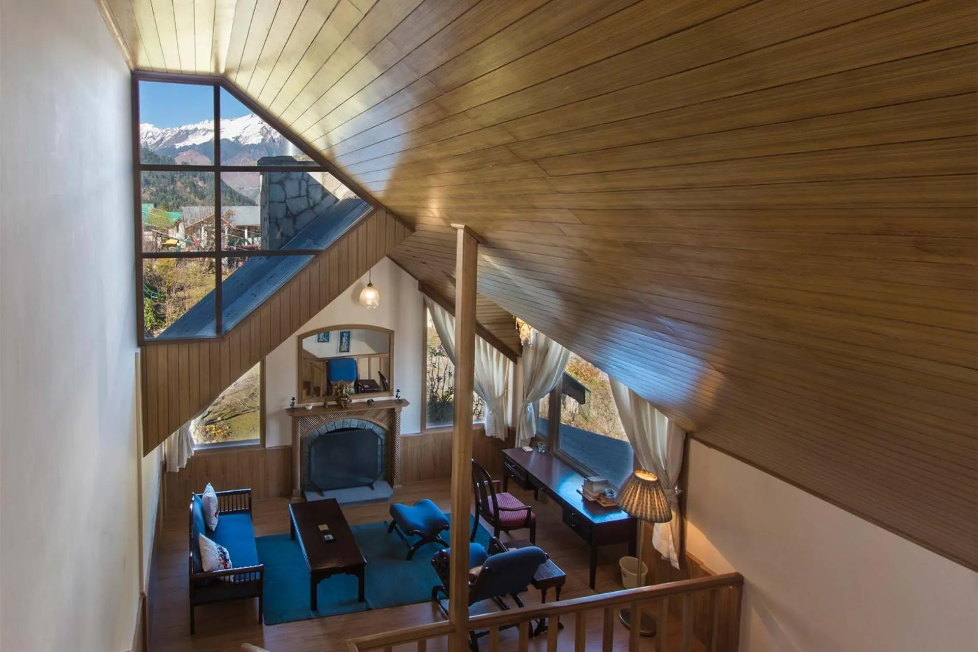 Living room in StayVista at Jodhpur House - 3 BR Pet friendly Villa amidst Apple, Pear and Cherry Orchards in Manali