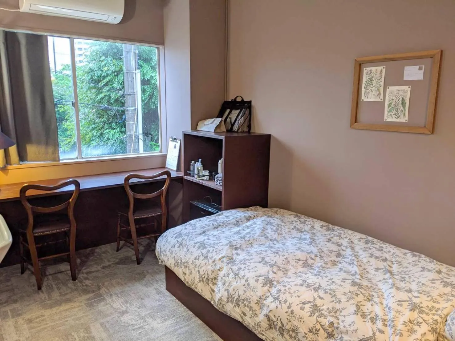 Photo of the whole room, Bed in Hotel Trim