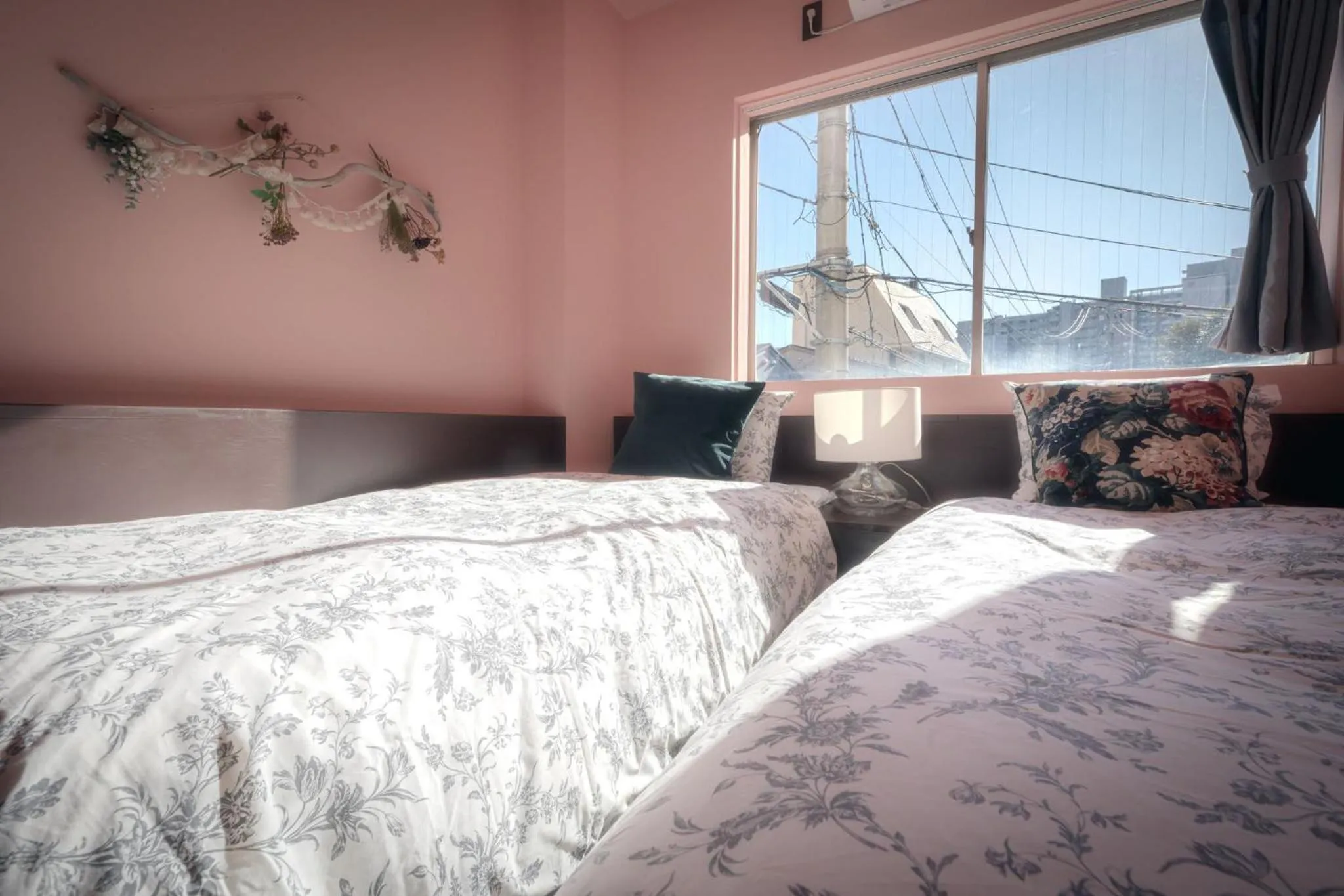 Photo of the whole room, Bed in Hotel Trim