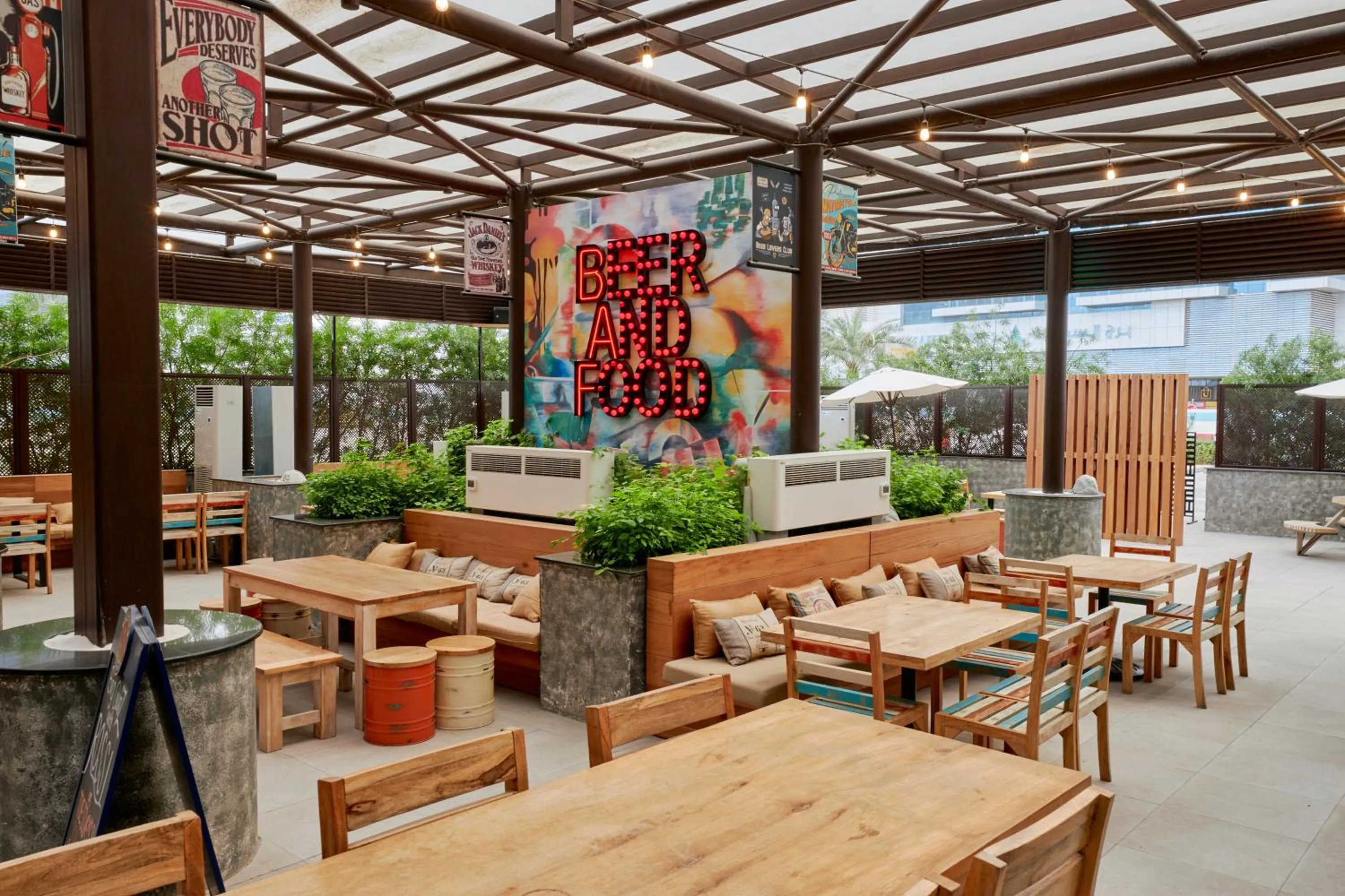 Restaurant/places to eat in Citymax Hotel Business Bay