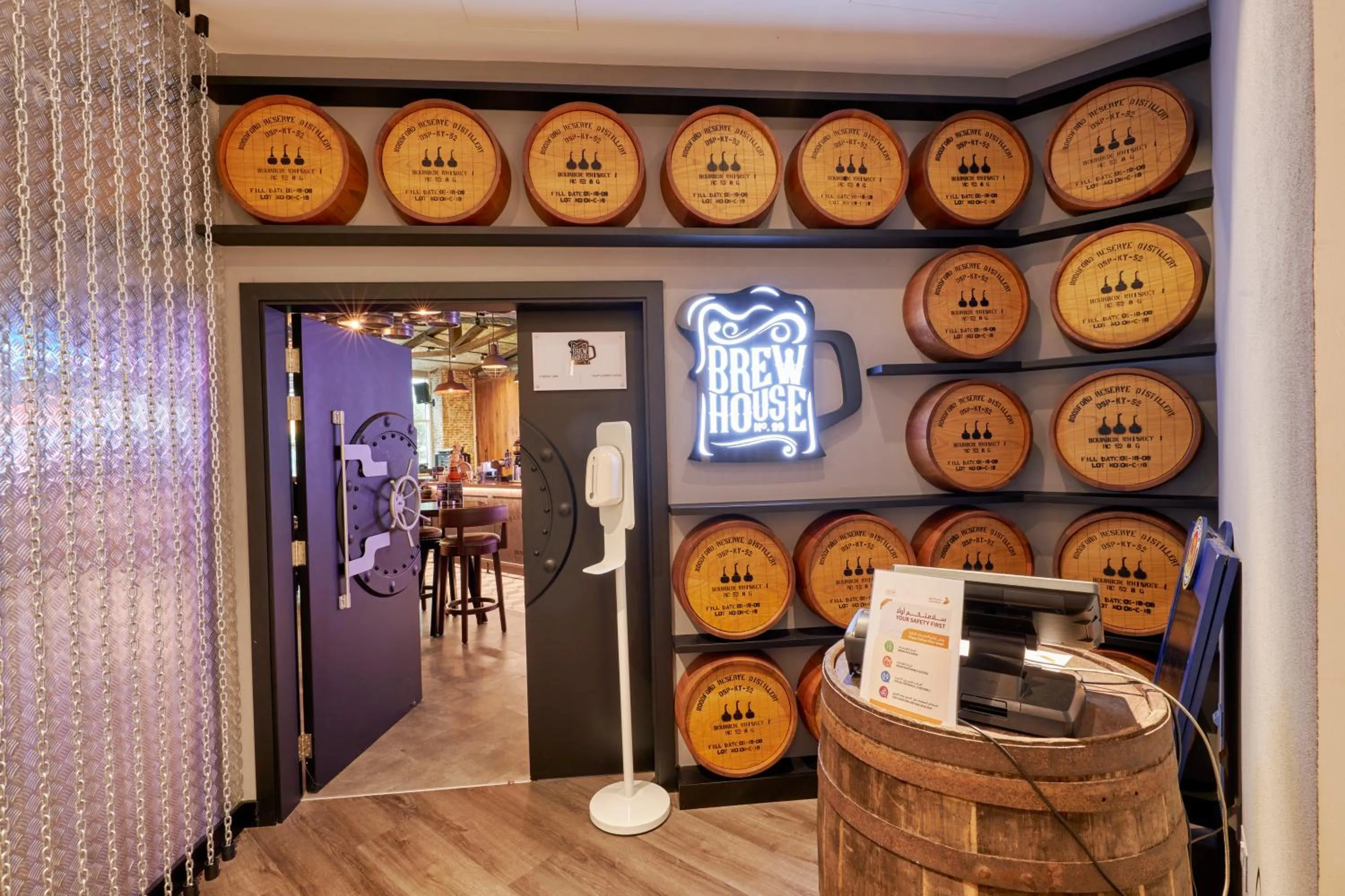 Restaurant/places to eat in Citymax Hotel Business Bay