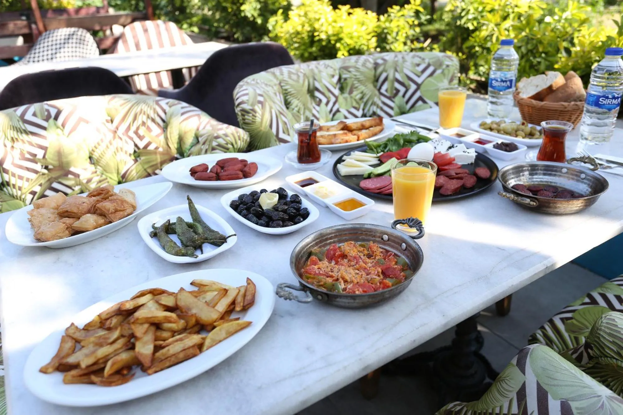 Food and drinks in Turkuaz Hotel