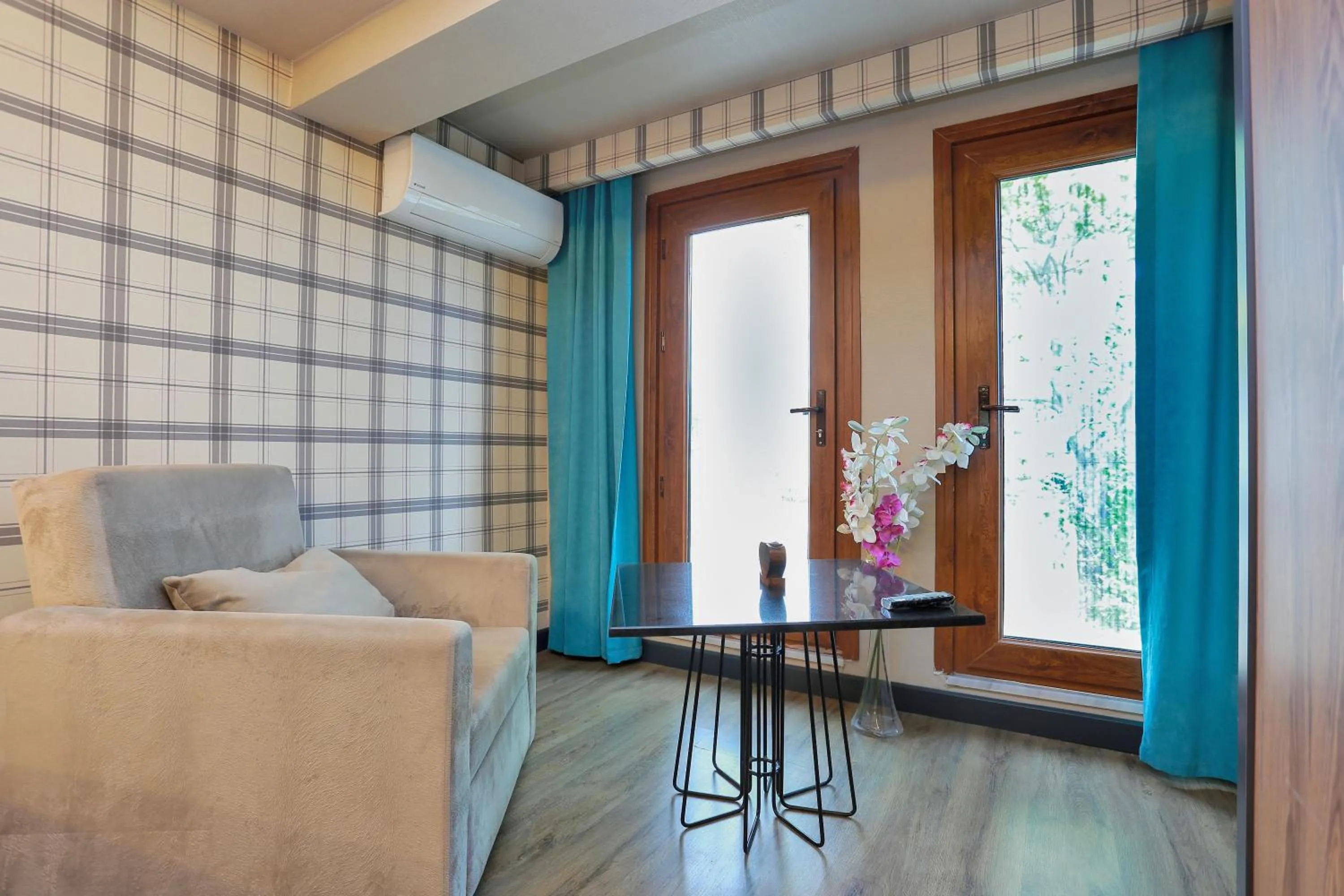 Seating area in Turkuaz Hotel