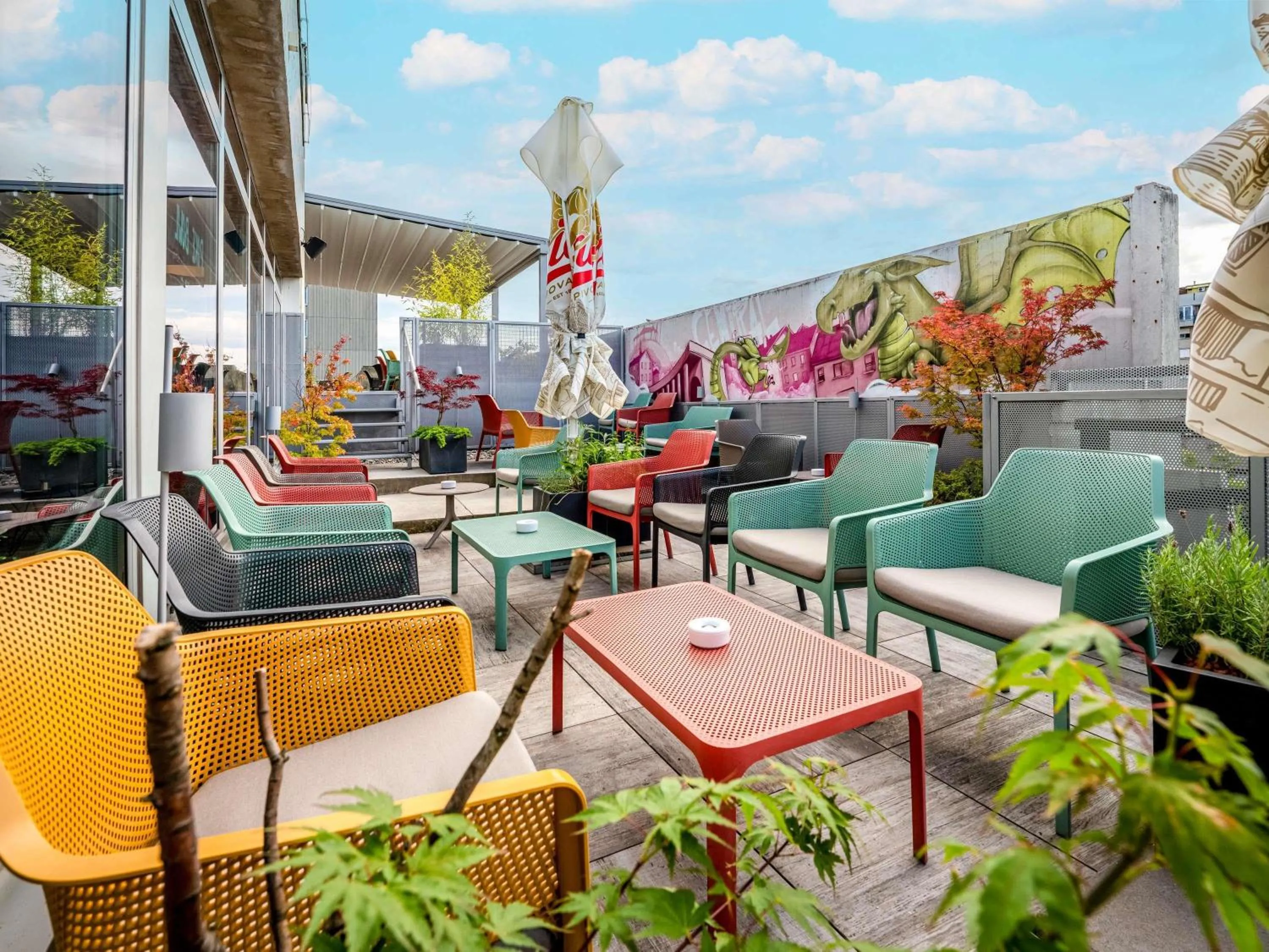 Lounge or bar in ibis Styles Ljubljana The Fuzzy Log