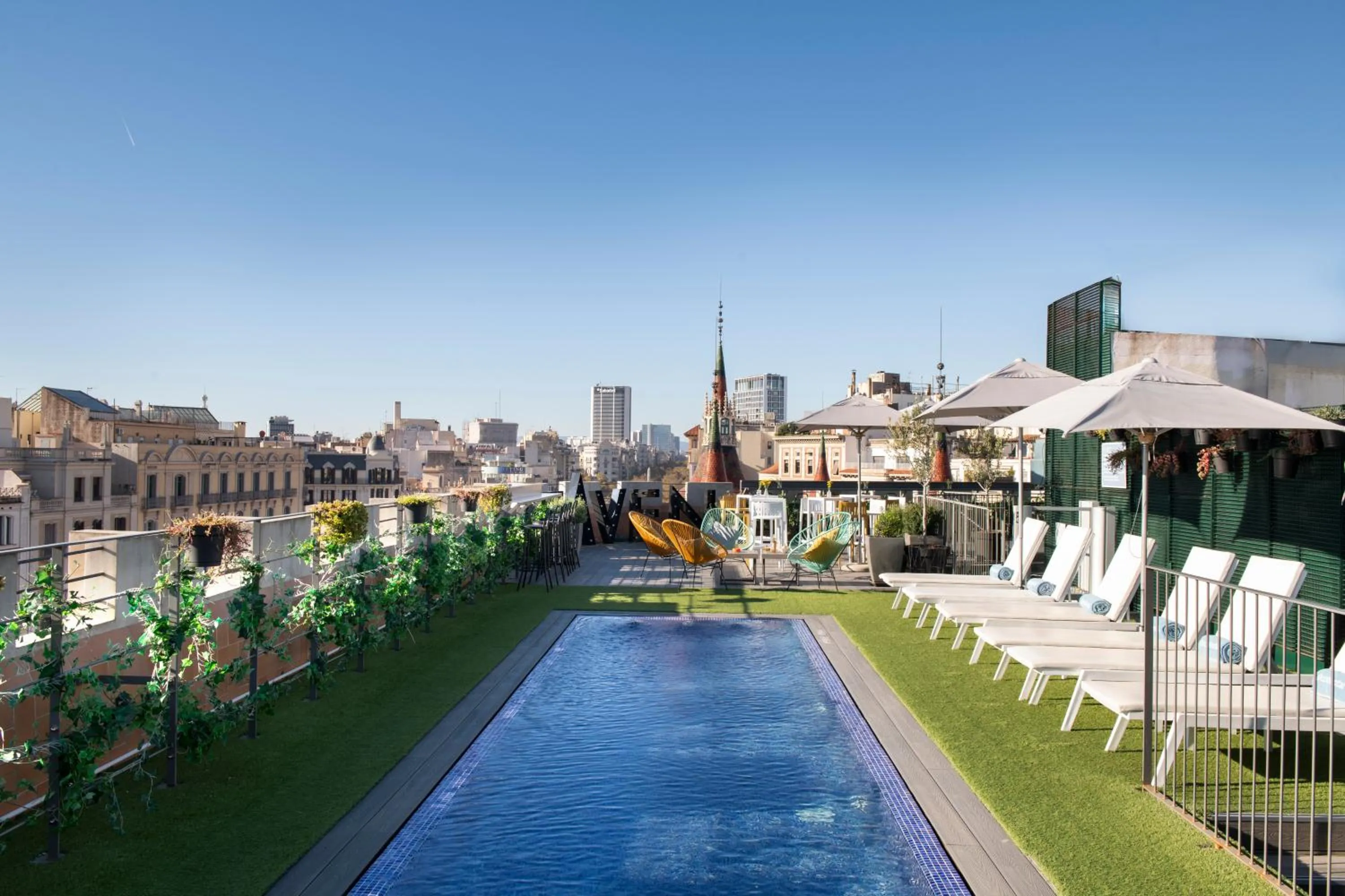 Swimming pool in Occidental Diagonal 414