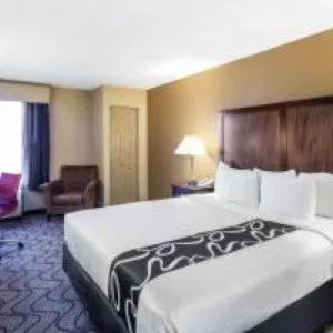 Seating area in Oakland Airport Arena Hotel