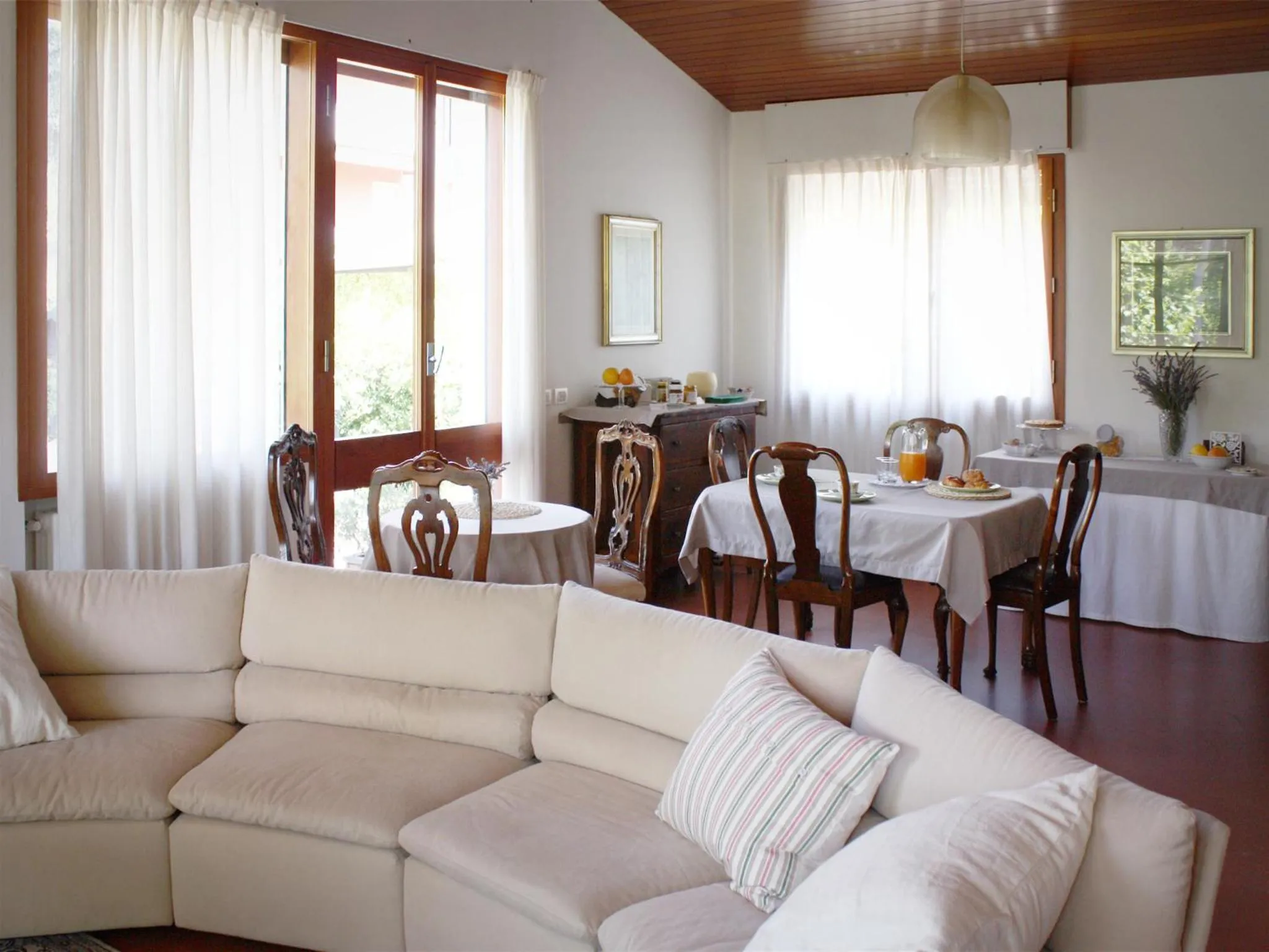 Restaurant/places to eat in Bed And Breakfast 22 Garibaldi Home