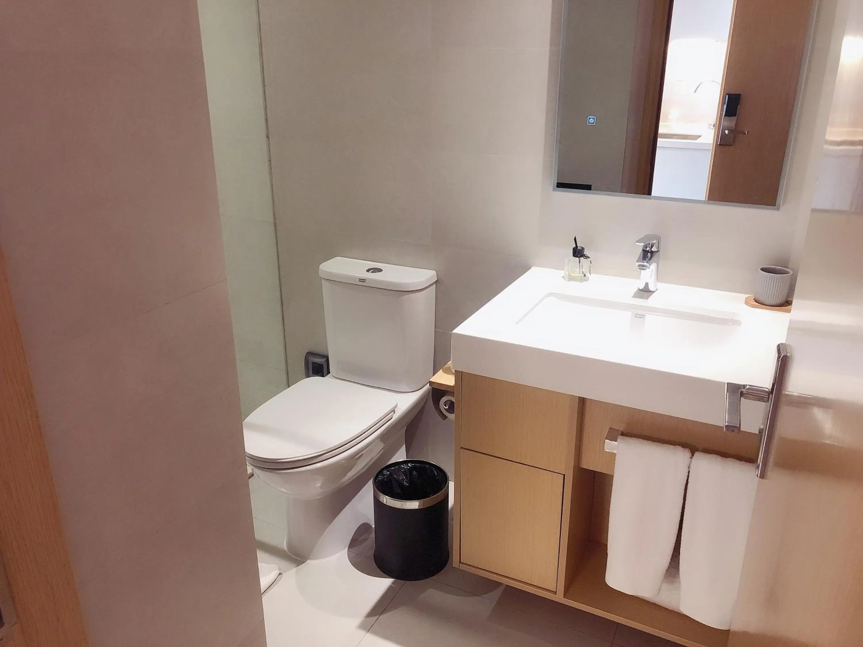 Toilet in LN Residence Changdi New Aiqun Building