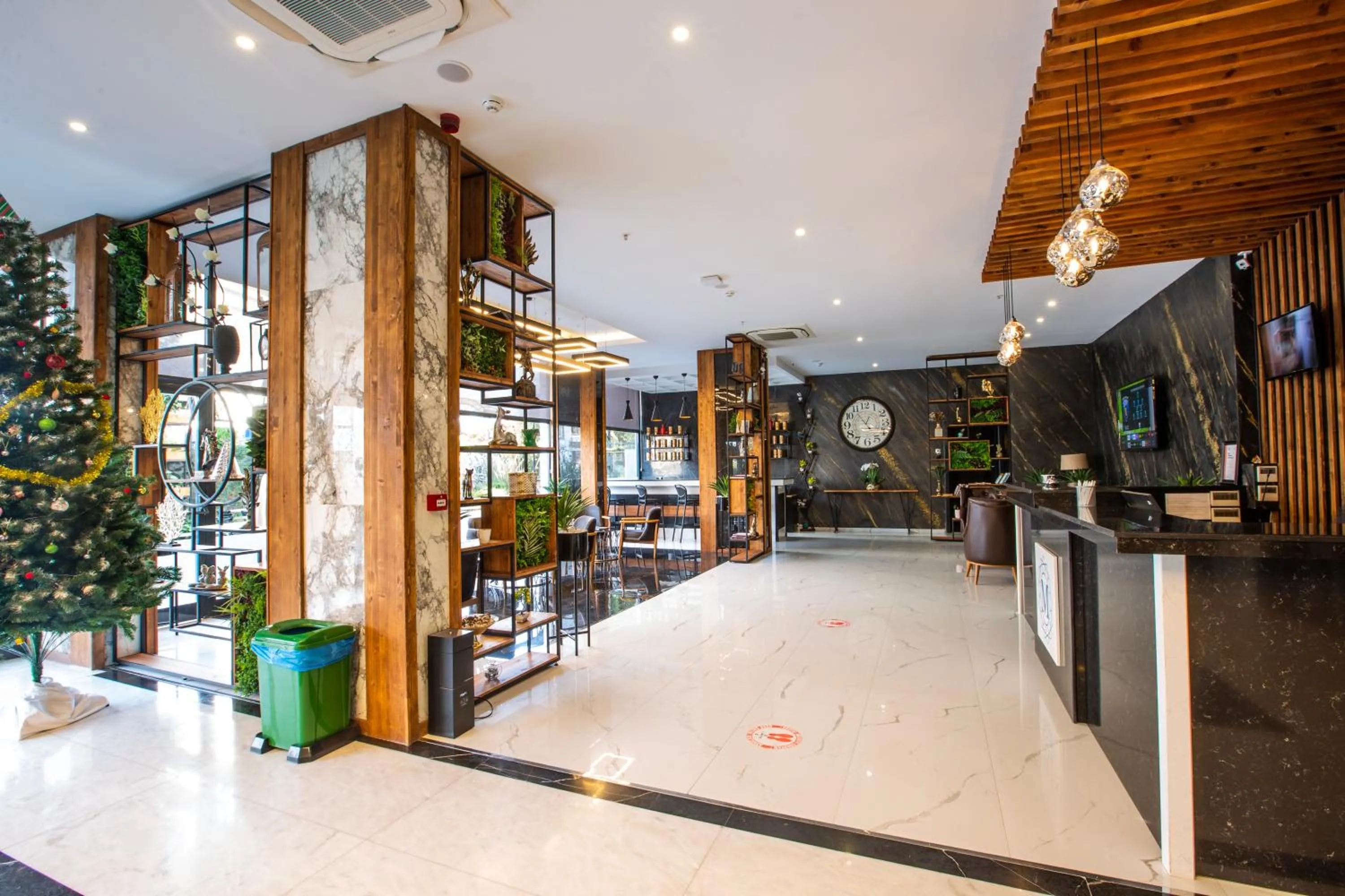 Communal lounge/ TV room in Misal Hotel Trabzon