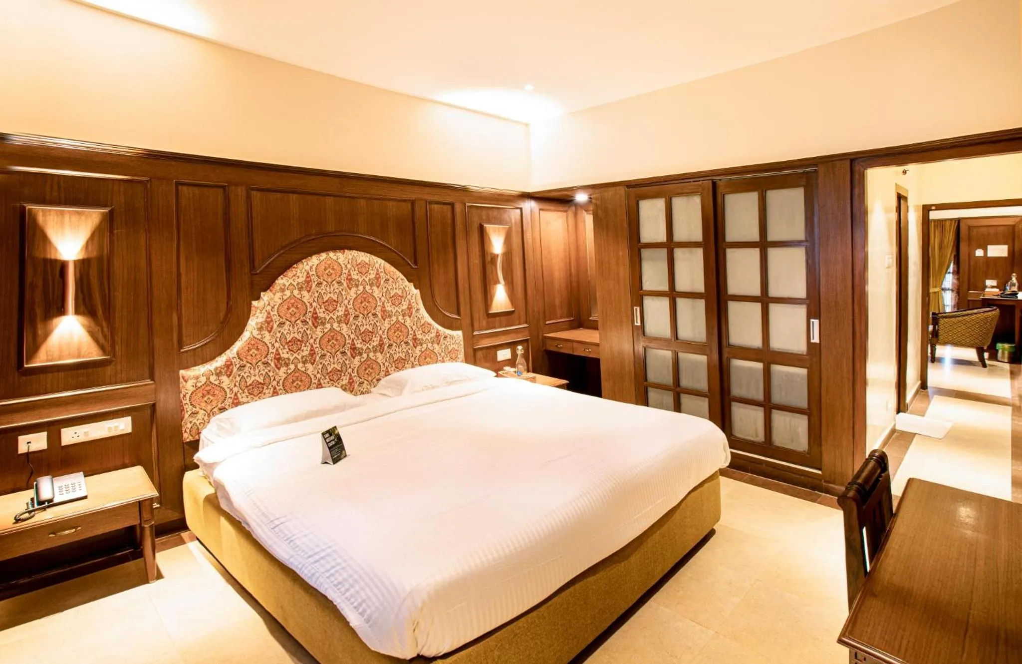 Bed in Hotel Raindrops