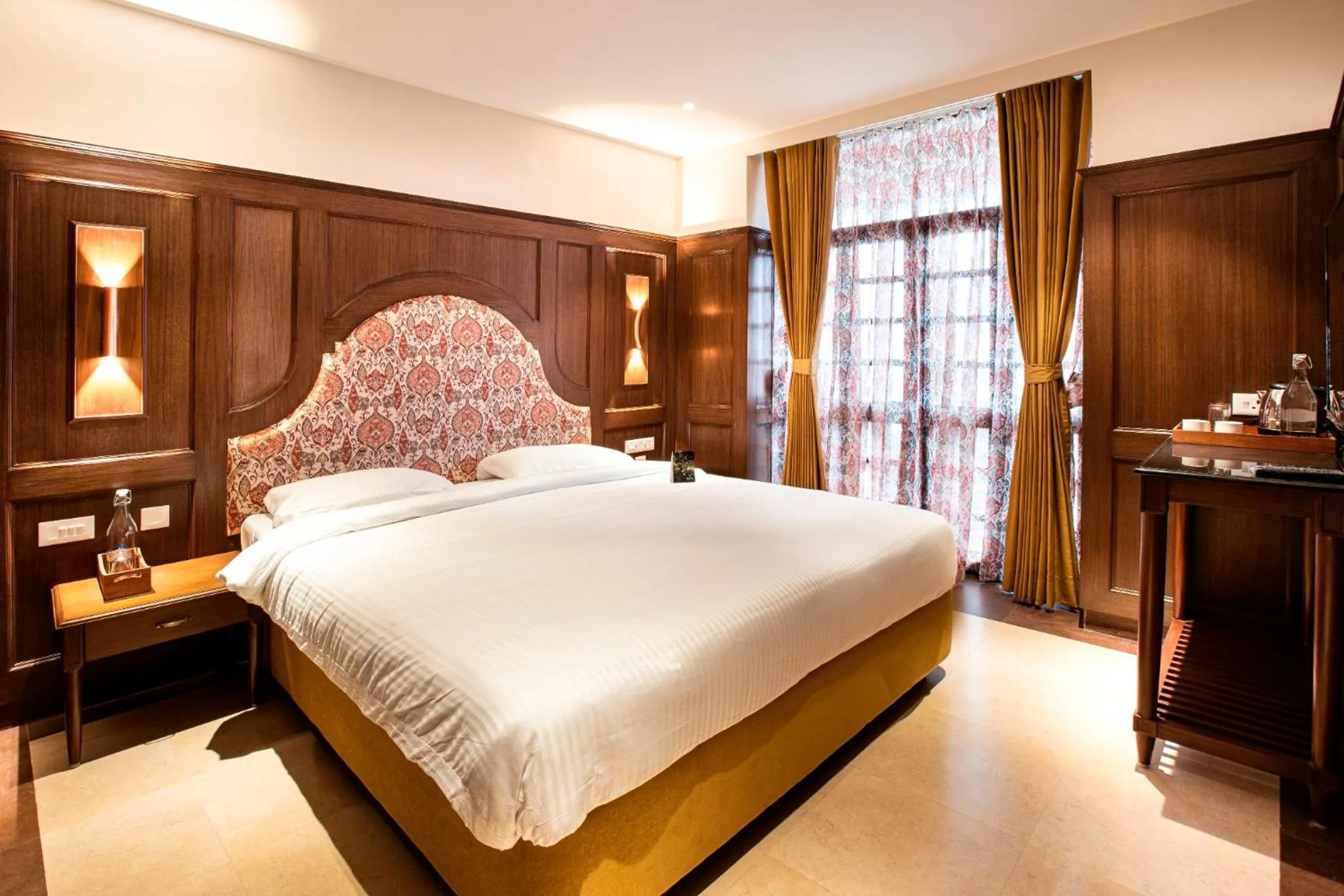 Bed in Hotel Raindrops