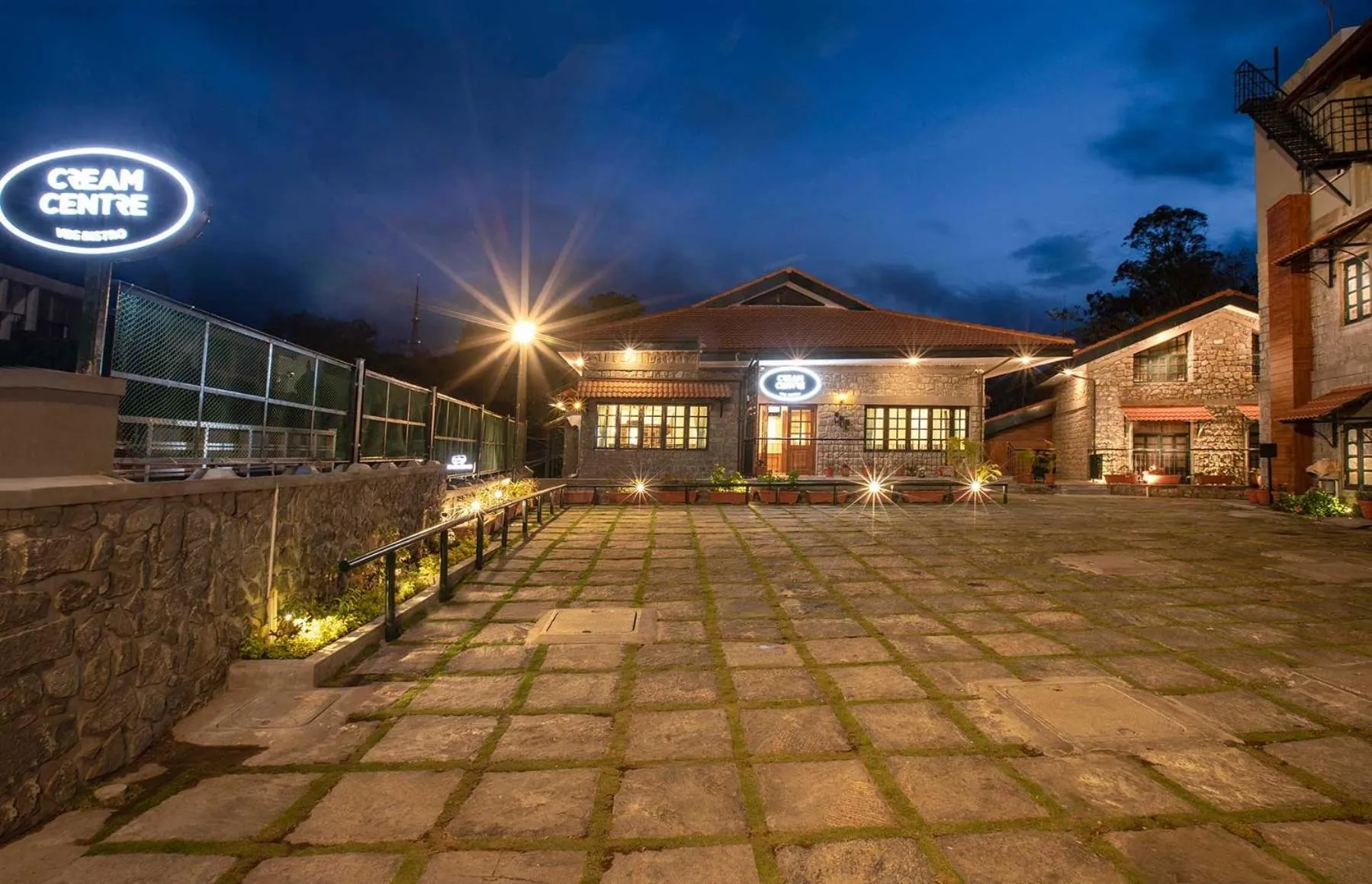 Facade/entrance in Hotel Raindrops