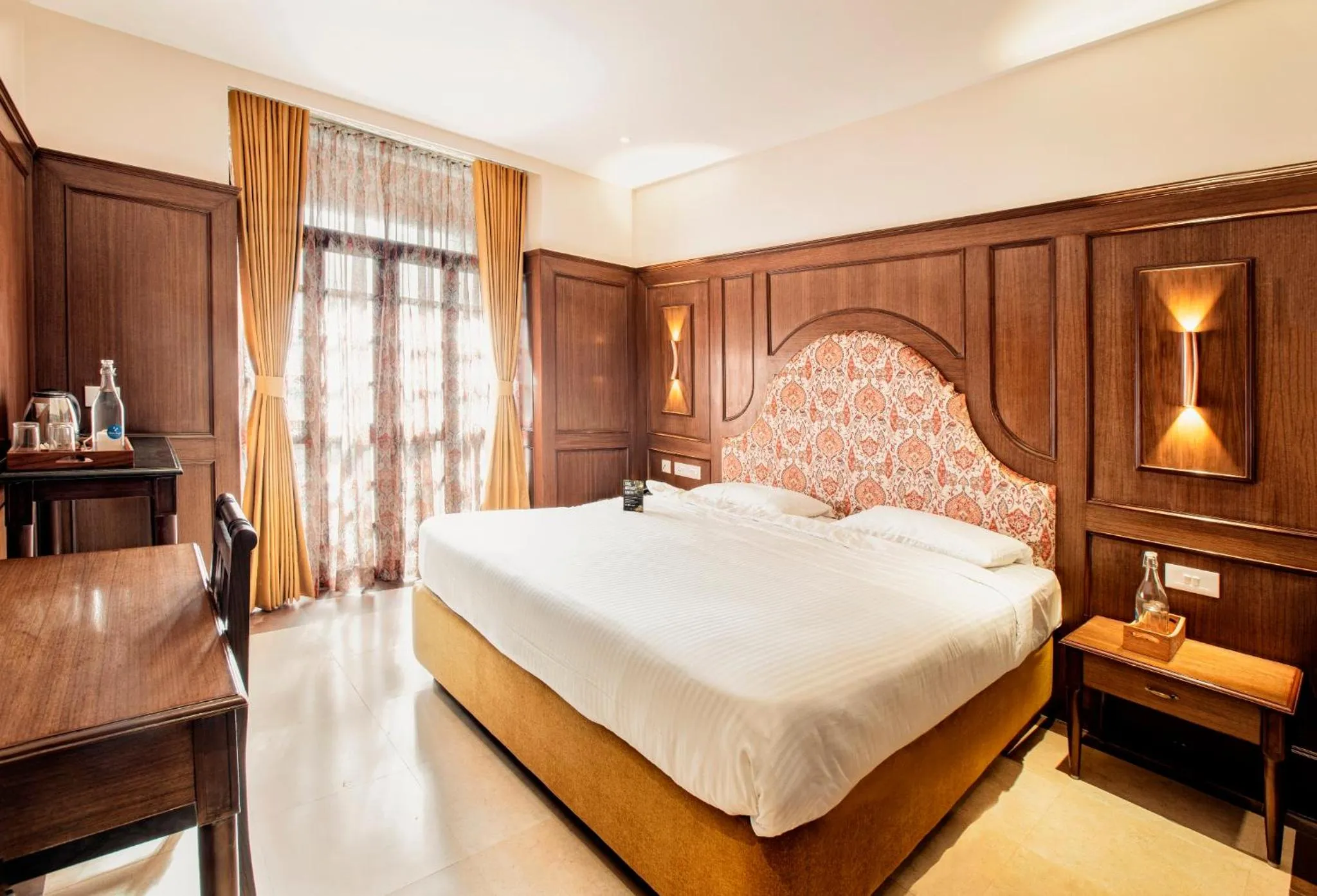 Bed in Hotel Raindrops