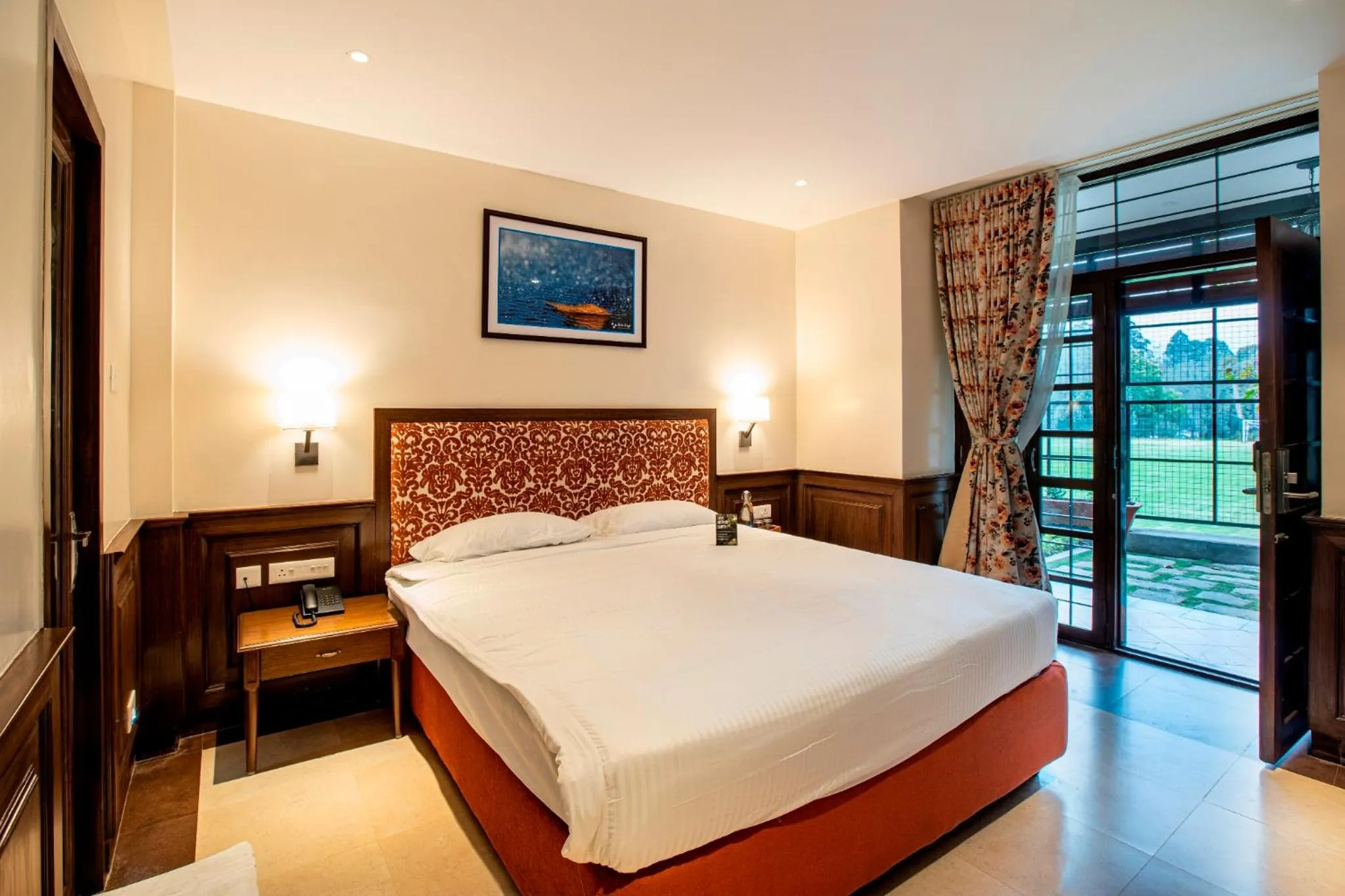 Bed in Hotel Raindrops