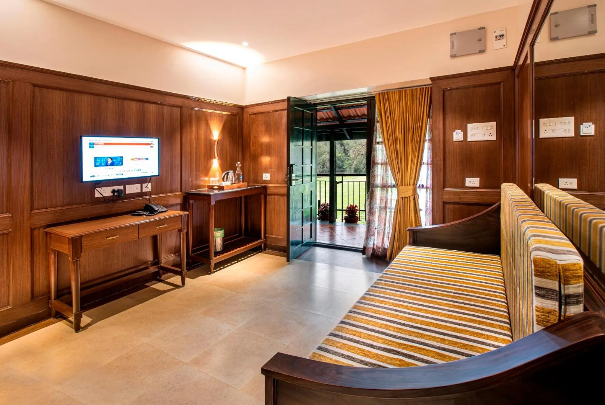 Bed in Hotel Raindrops