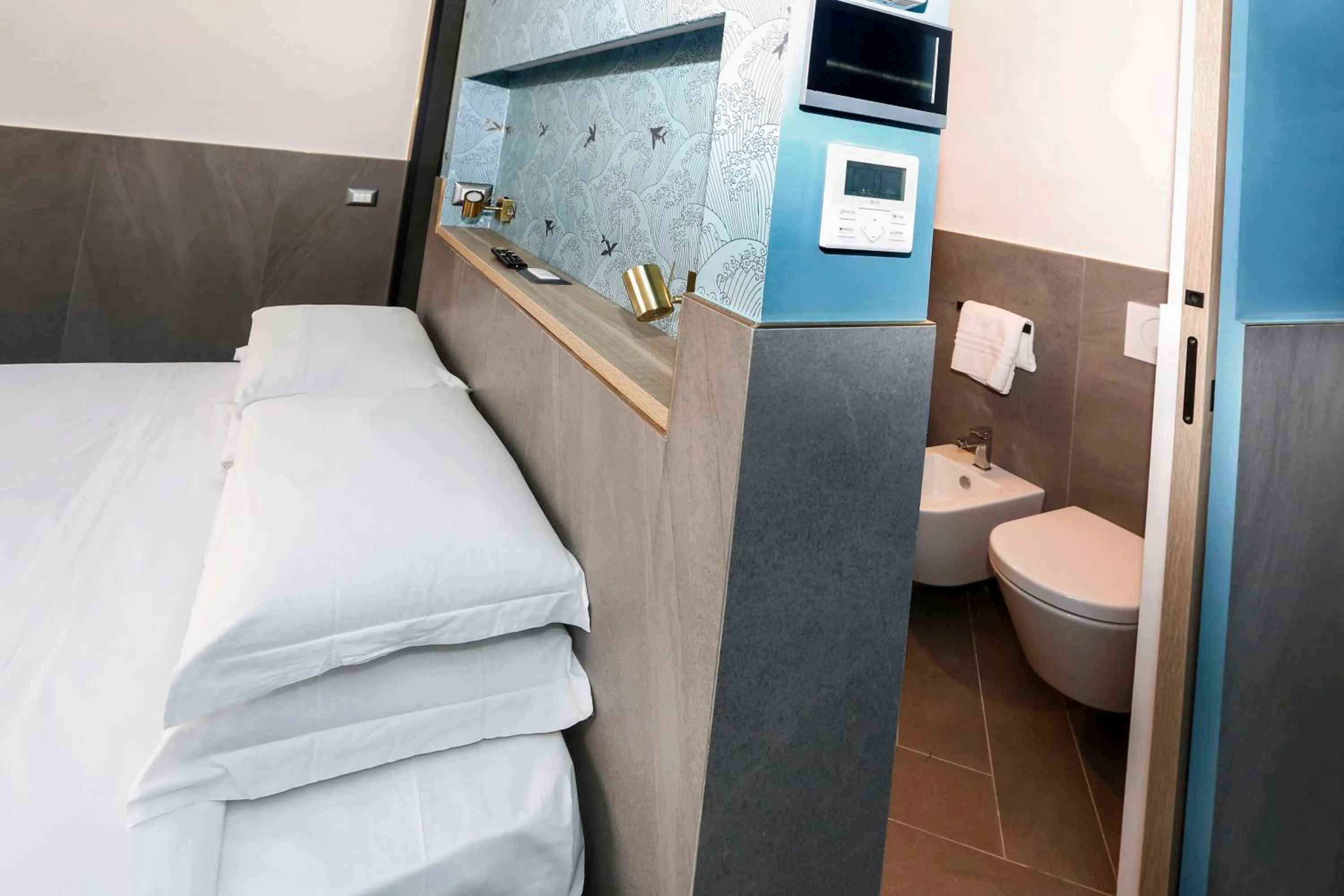 Bathroom, Bed in Ottaviano Smart Rooms