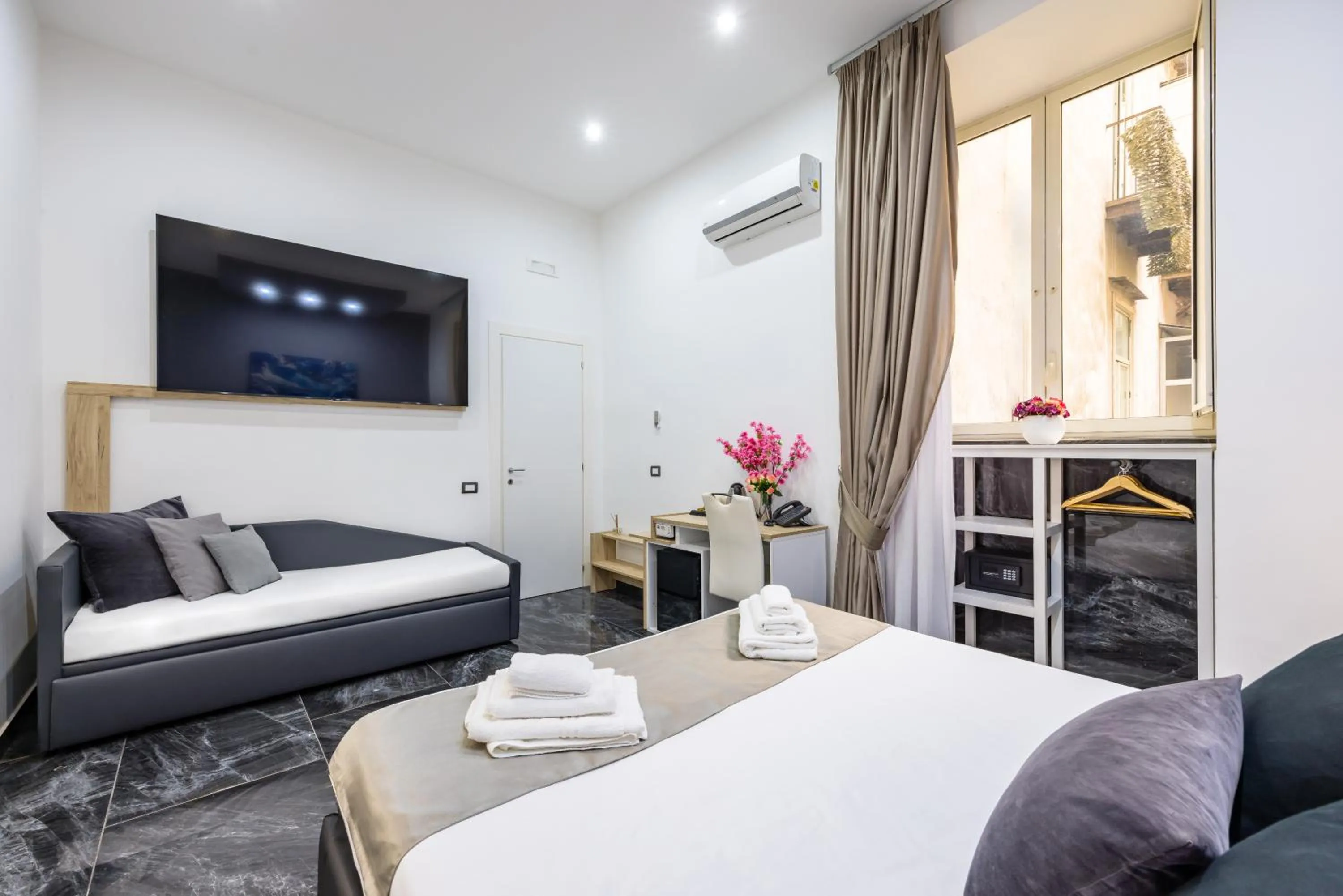 Bed in Palace Napoli