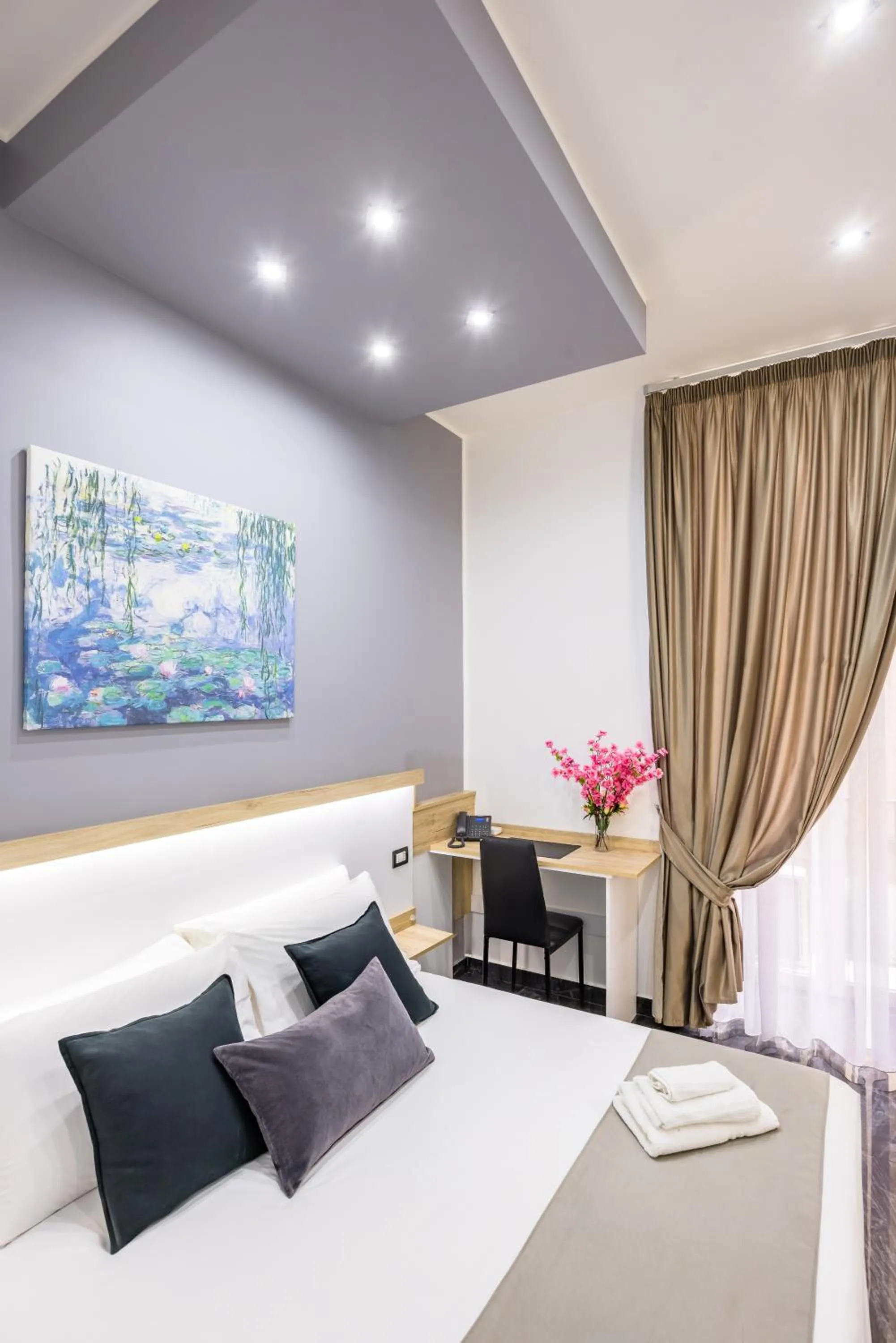 Bed in Palace Napoli