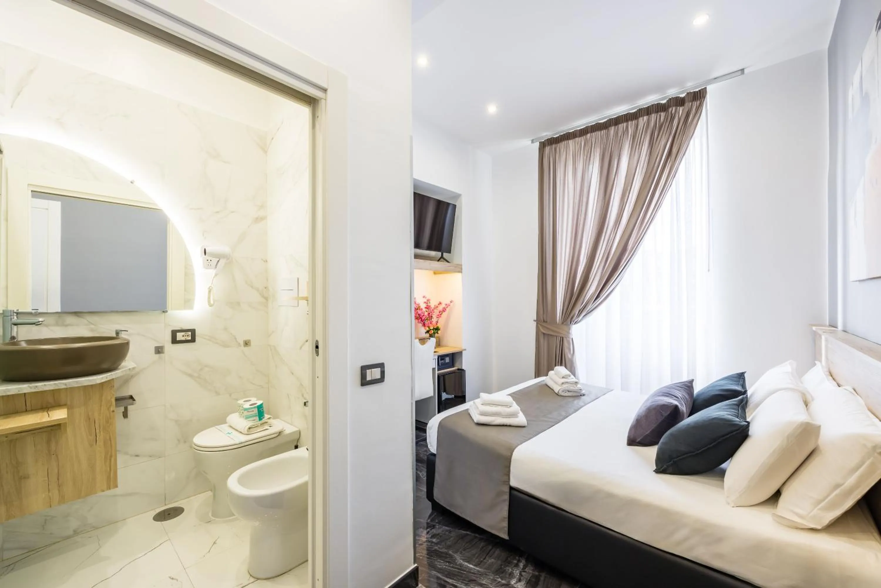 Bed in Palace Napoli