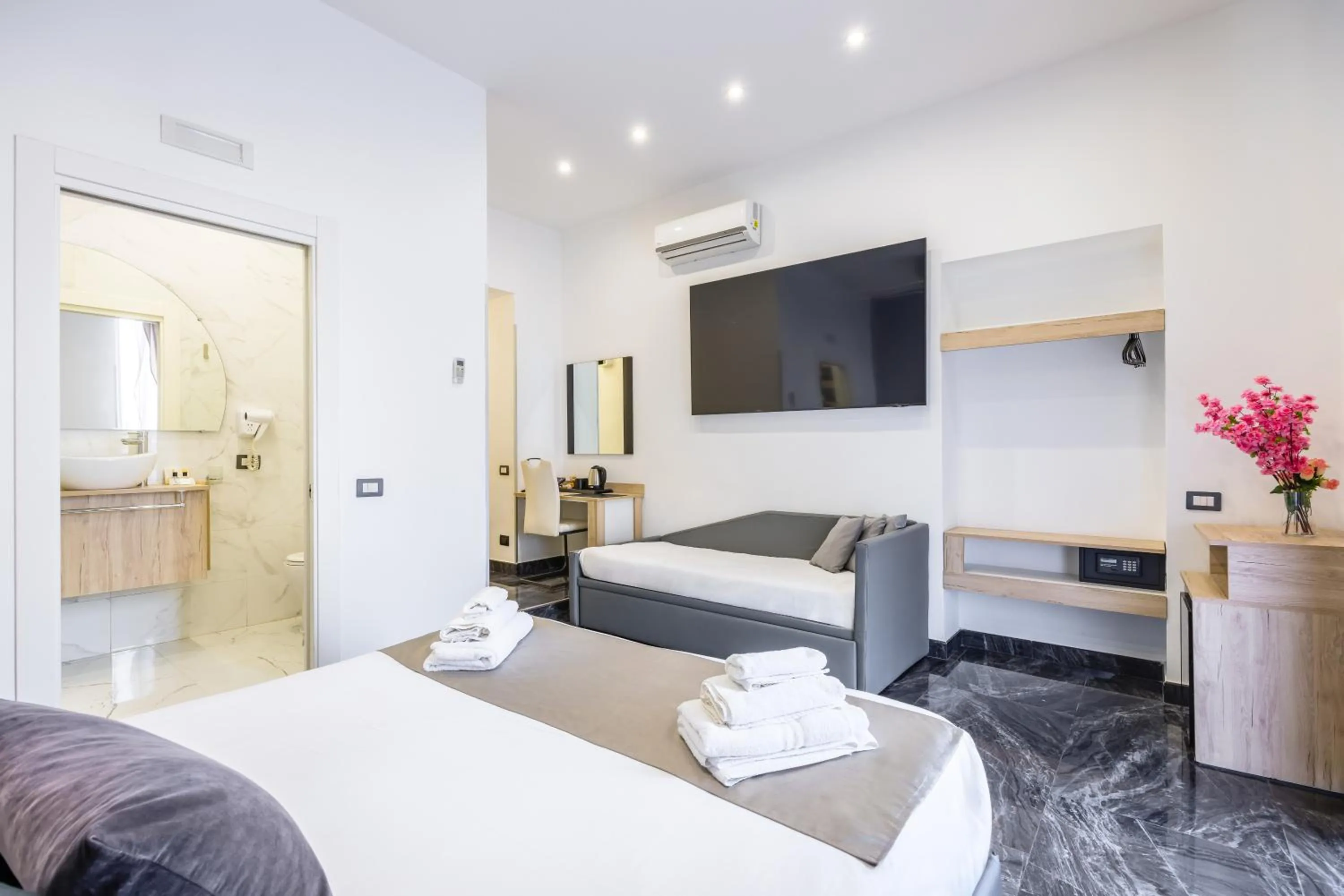 Bed in Palace Napoli