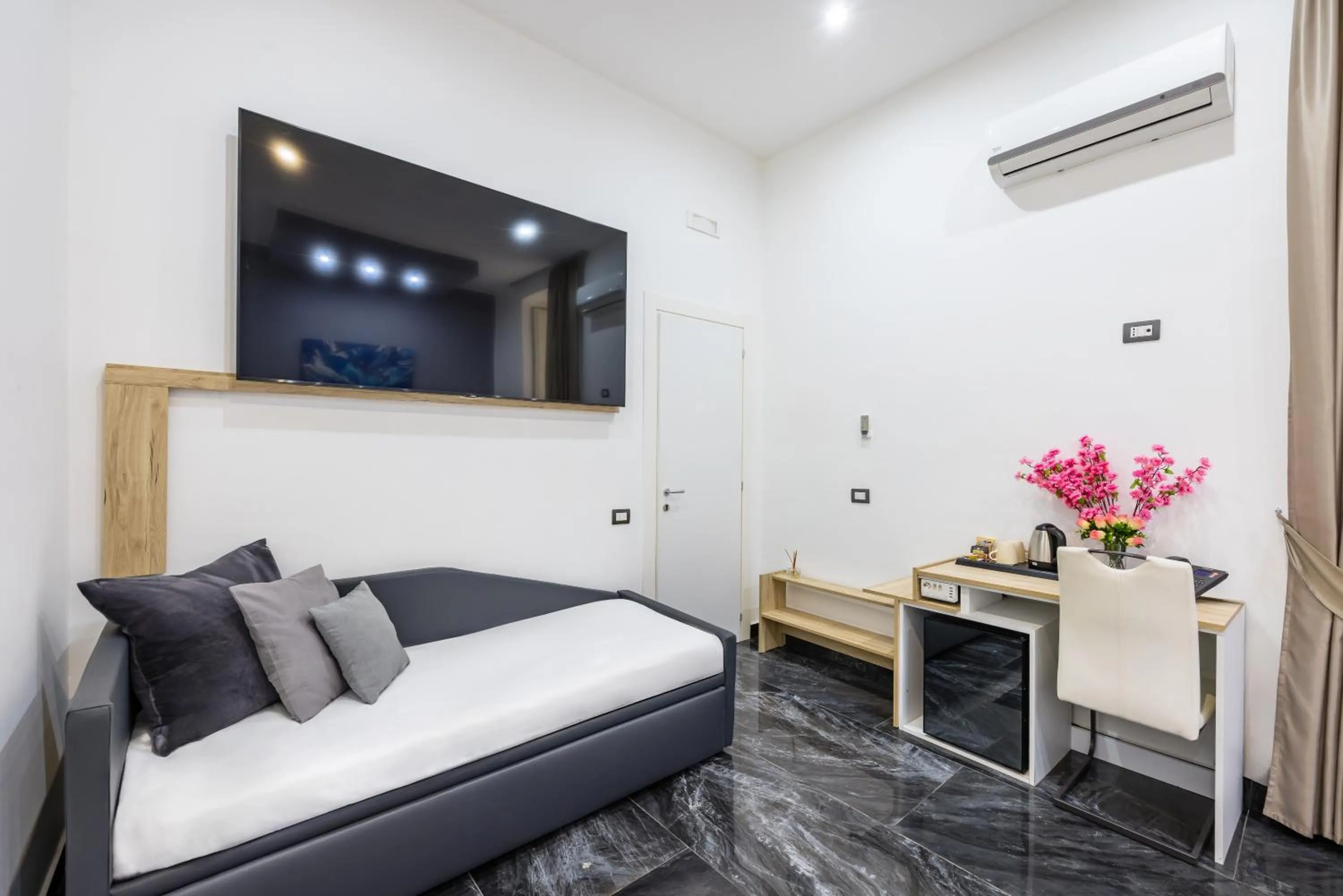 Bed in Palace Napoli