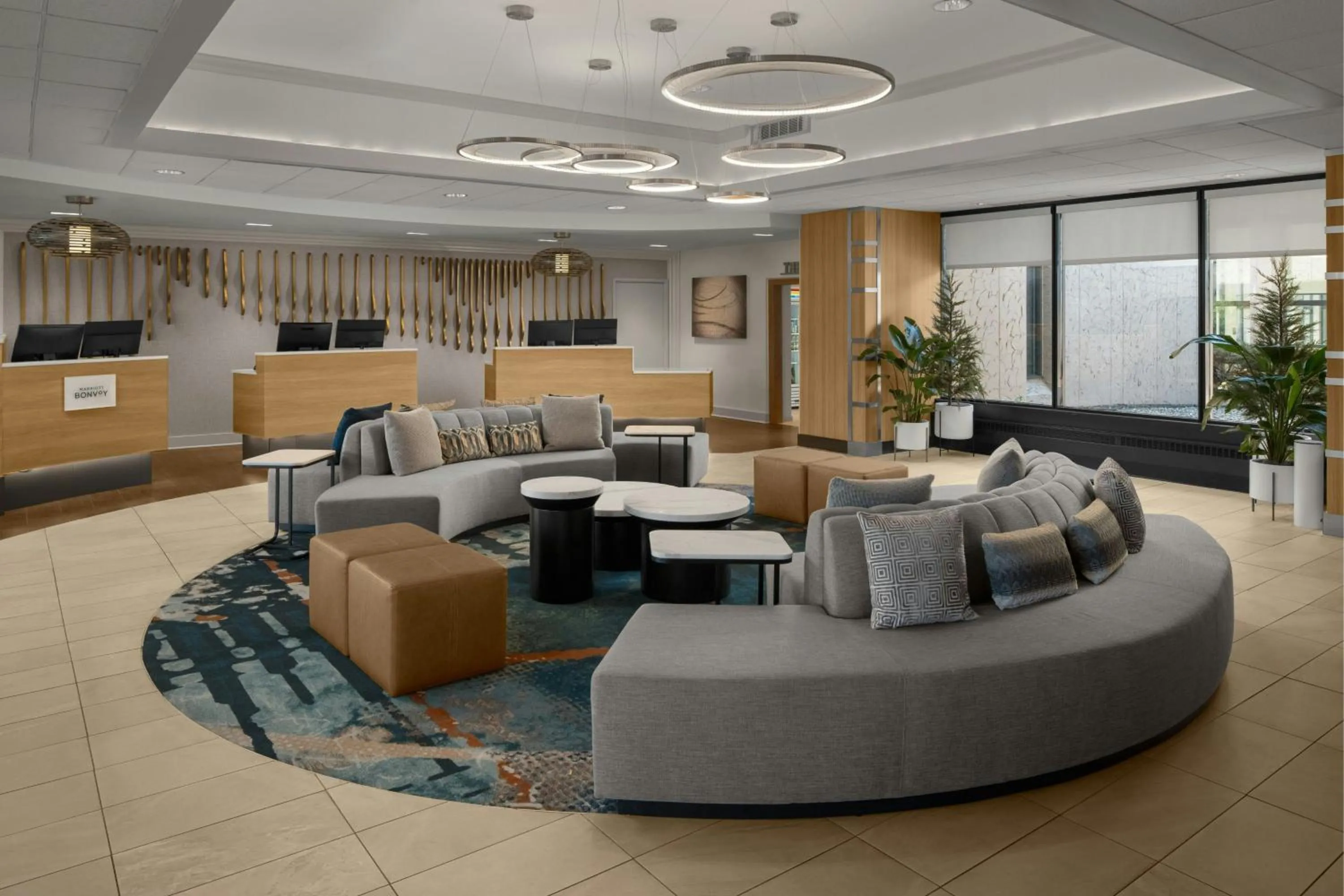 Lobby or reception in Sheraton Milwaukee Brookfield