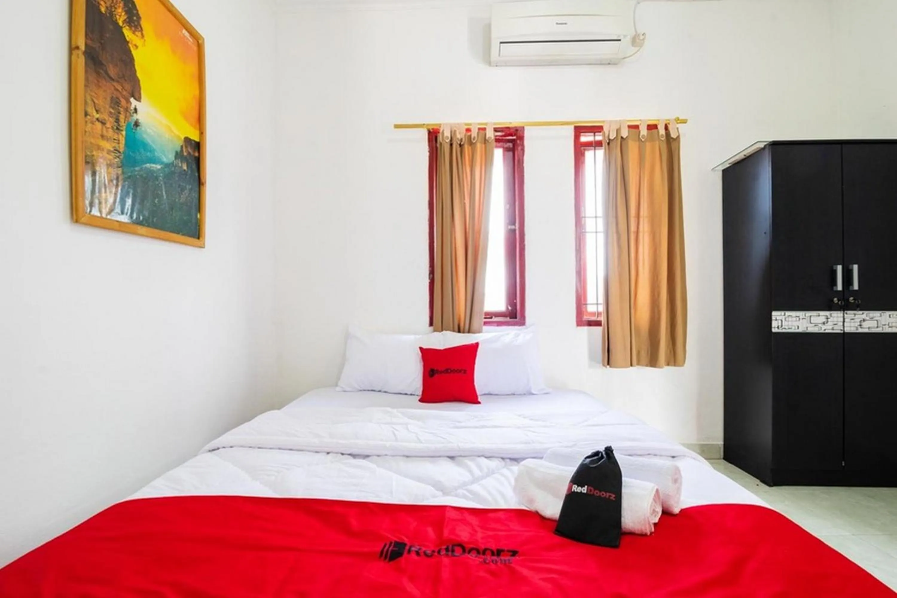 Bed in RedDoorz near Universitas Pamulang