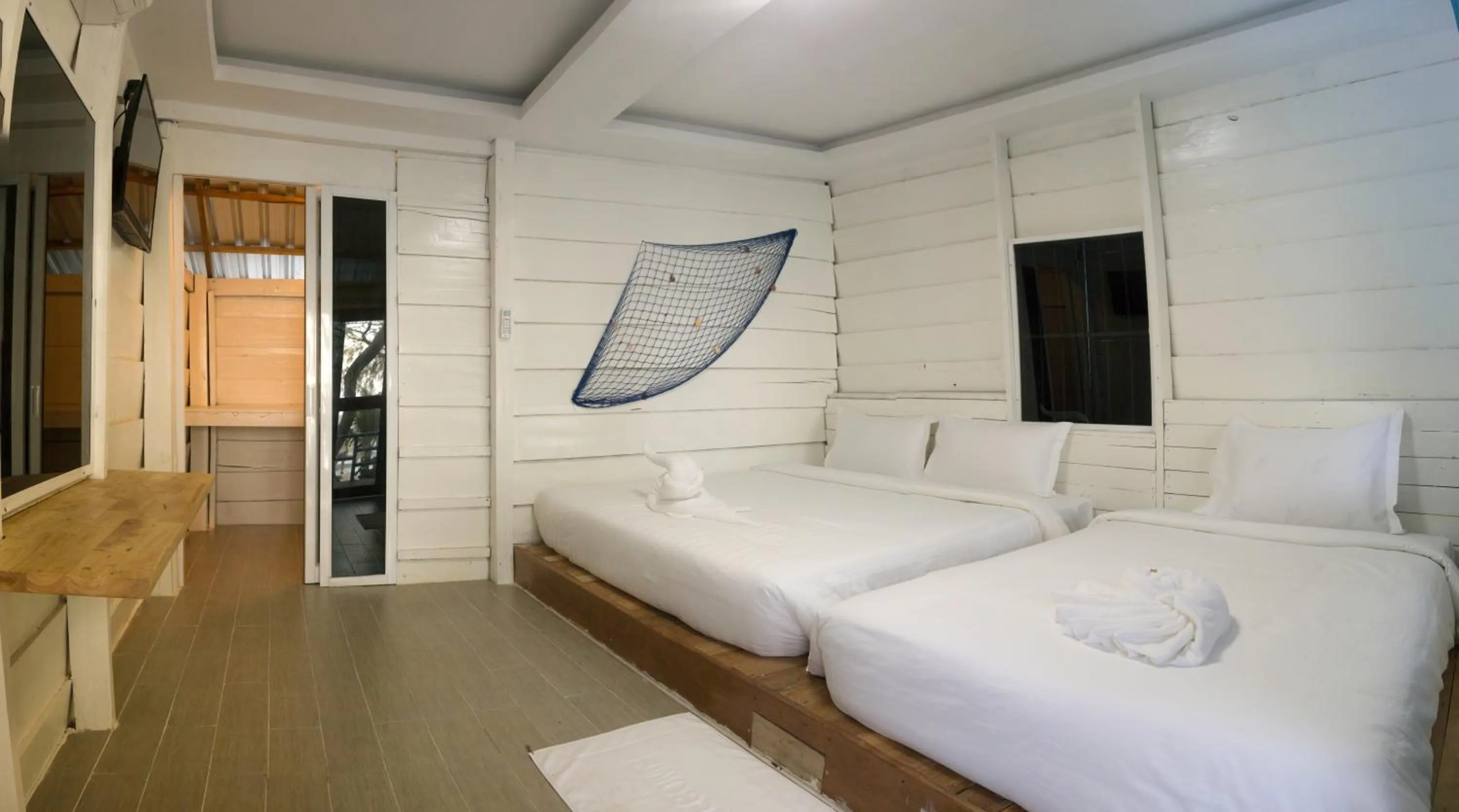 Photo of the whole room in SARASEA Koh Rong Samloem