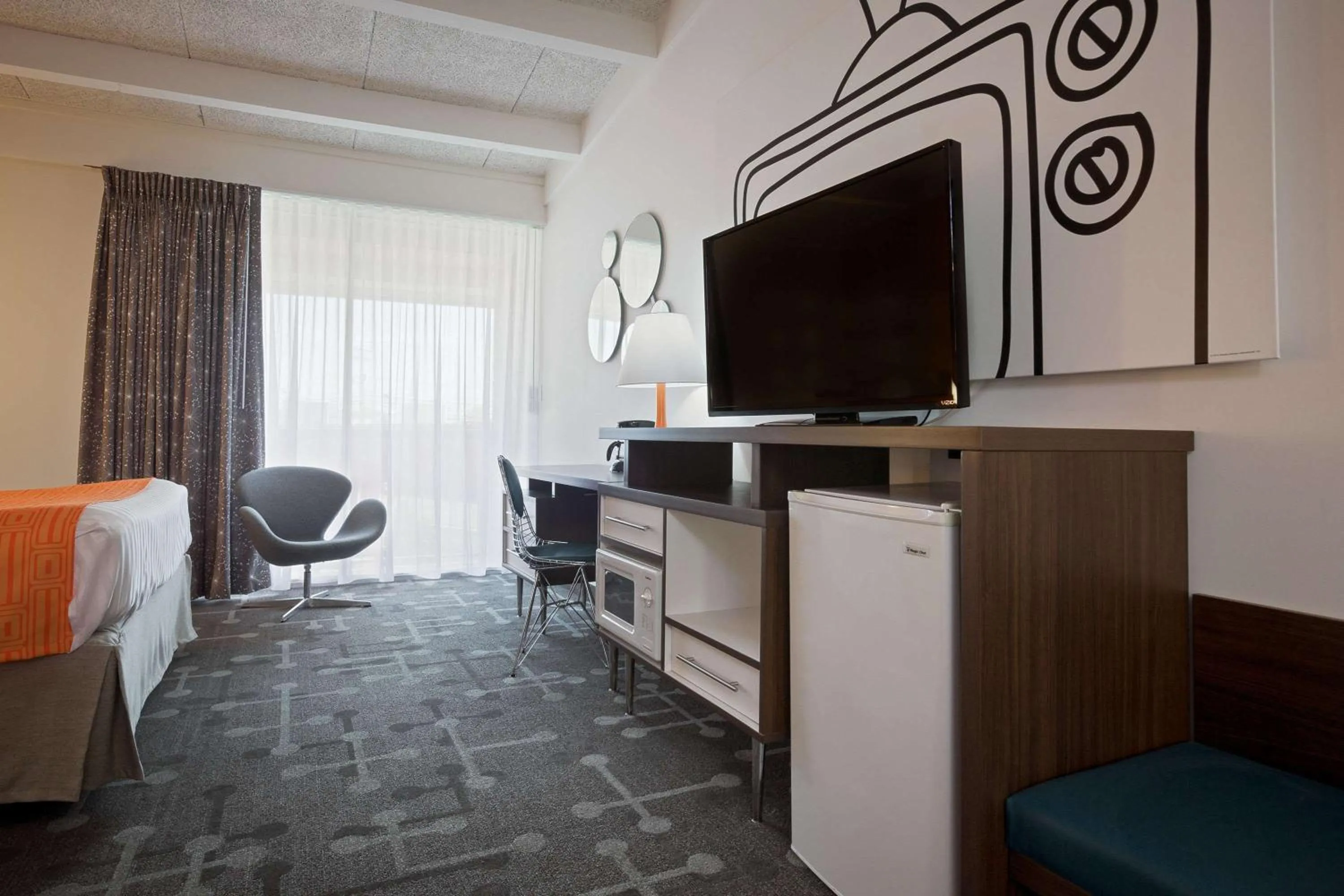 Photo of the whole room, Bed in Howard Johnson by Wyndham Toms River