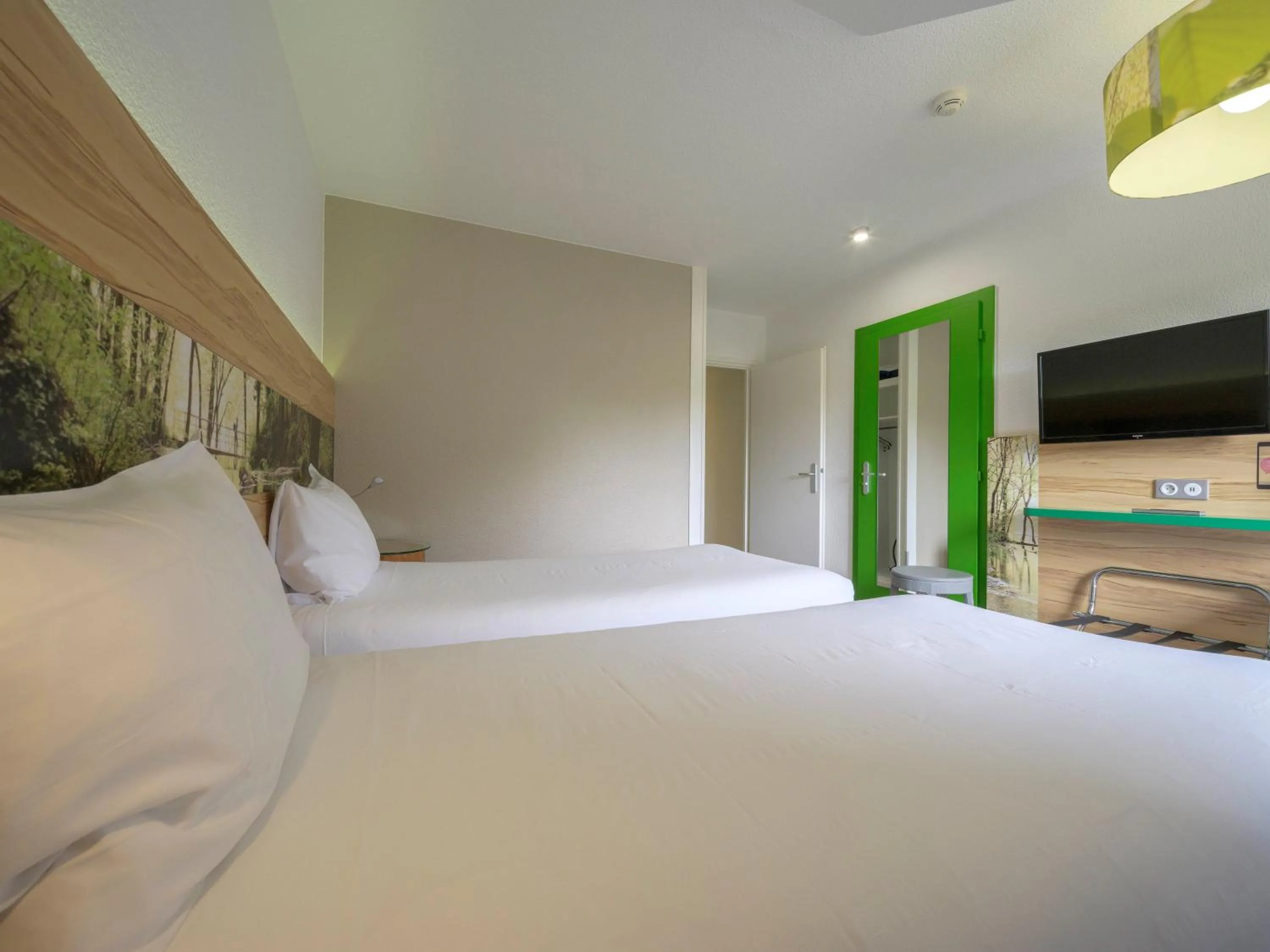 Photo of the whole room, Bed in ibis Styles Sarrebourg
