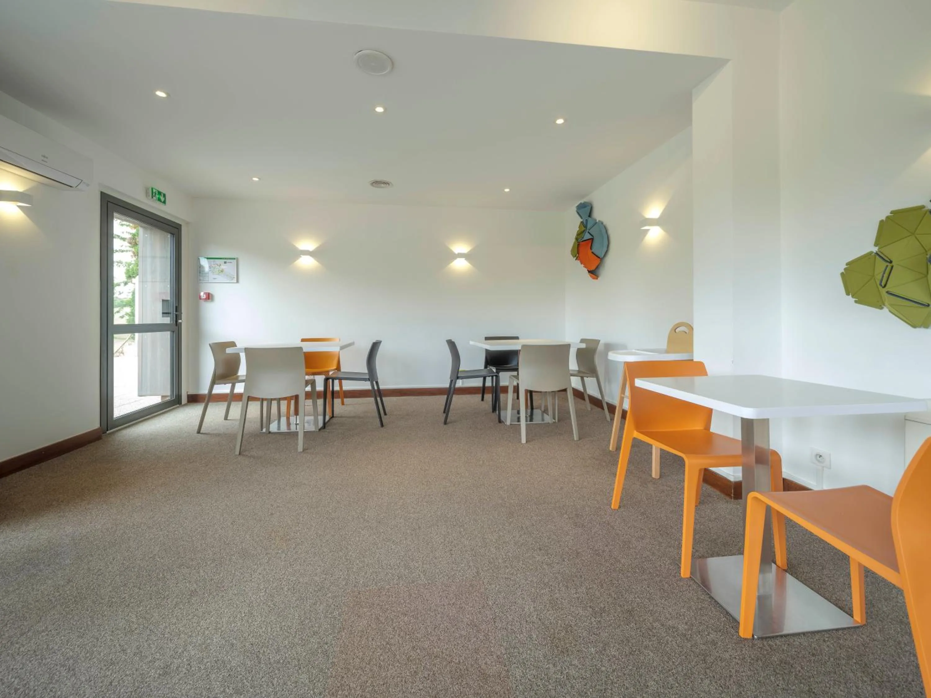 Meeting/conference room in ibis Styles Sarrebourg